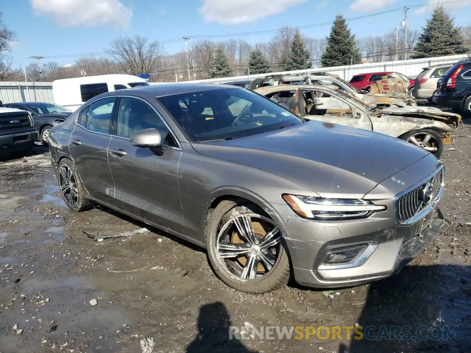 1 Photograph of a damaged car 7JRA22TL5KG009952 VOLVO S60 2019