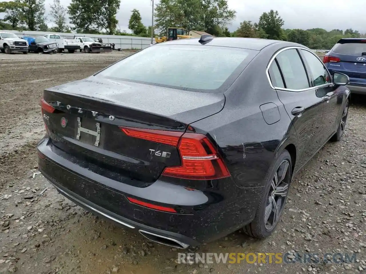 4 Photograph of a damaged car 7JRA22TL6KG001794 VOLVO S60 2019