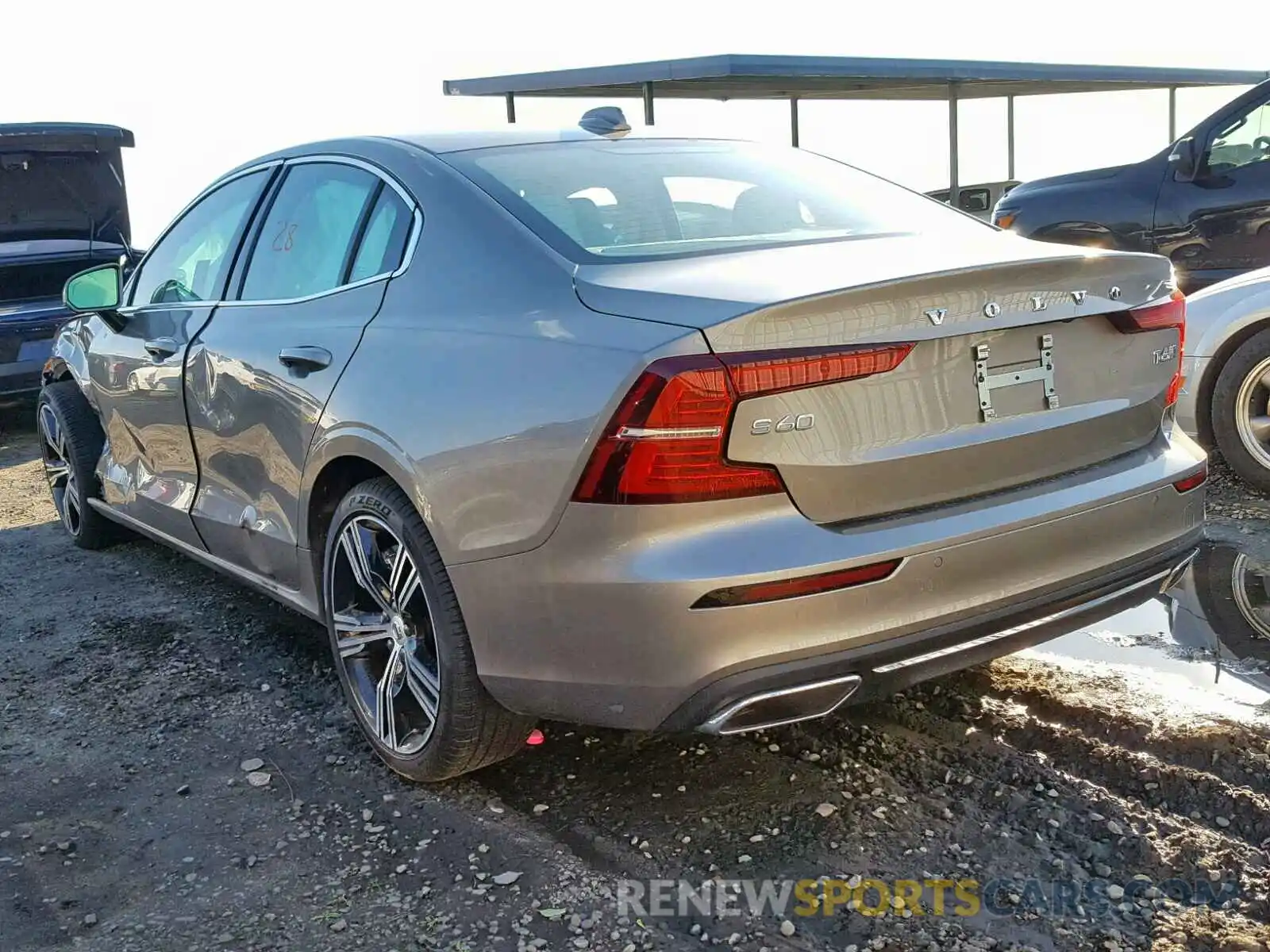 3 Photograph of a damaged car 7JRA22TL8KG000940 VOLVO S60 2019