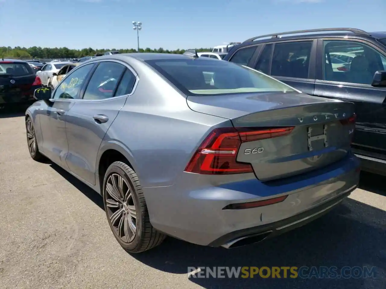 3 Photograph of a damaged car 7JRA22TL9KG002597 VOLVO S60 2019