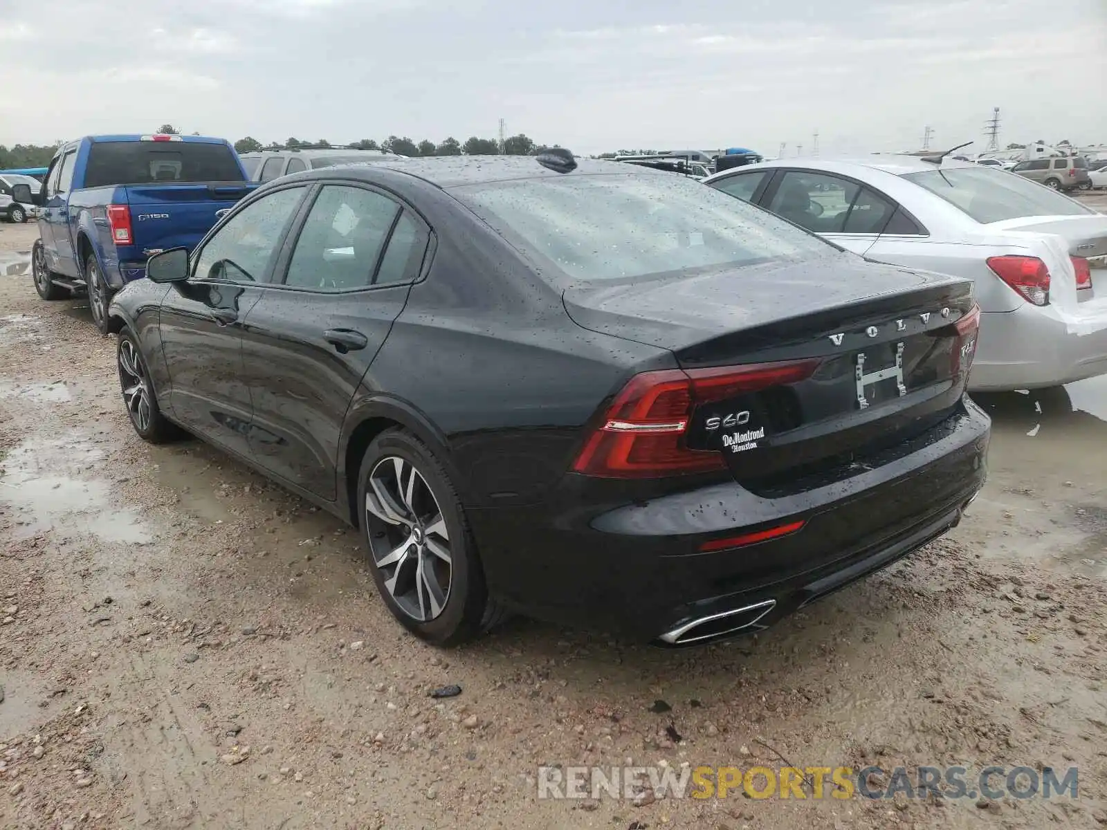 3 Photograph of a damaged car 7JRA22TM0KG013870 VOLVO S60 2019