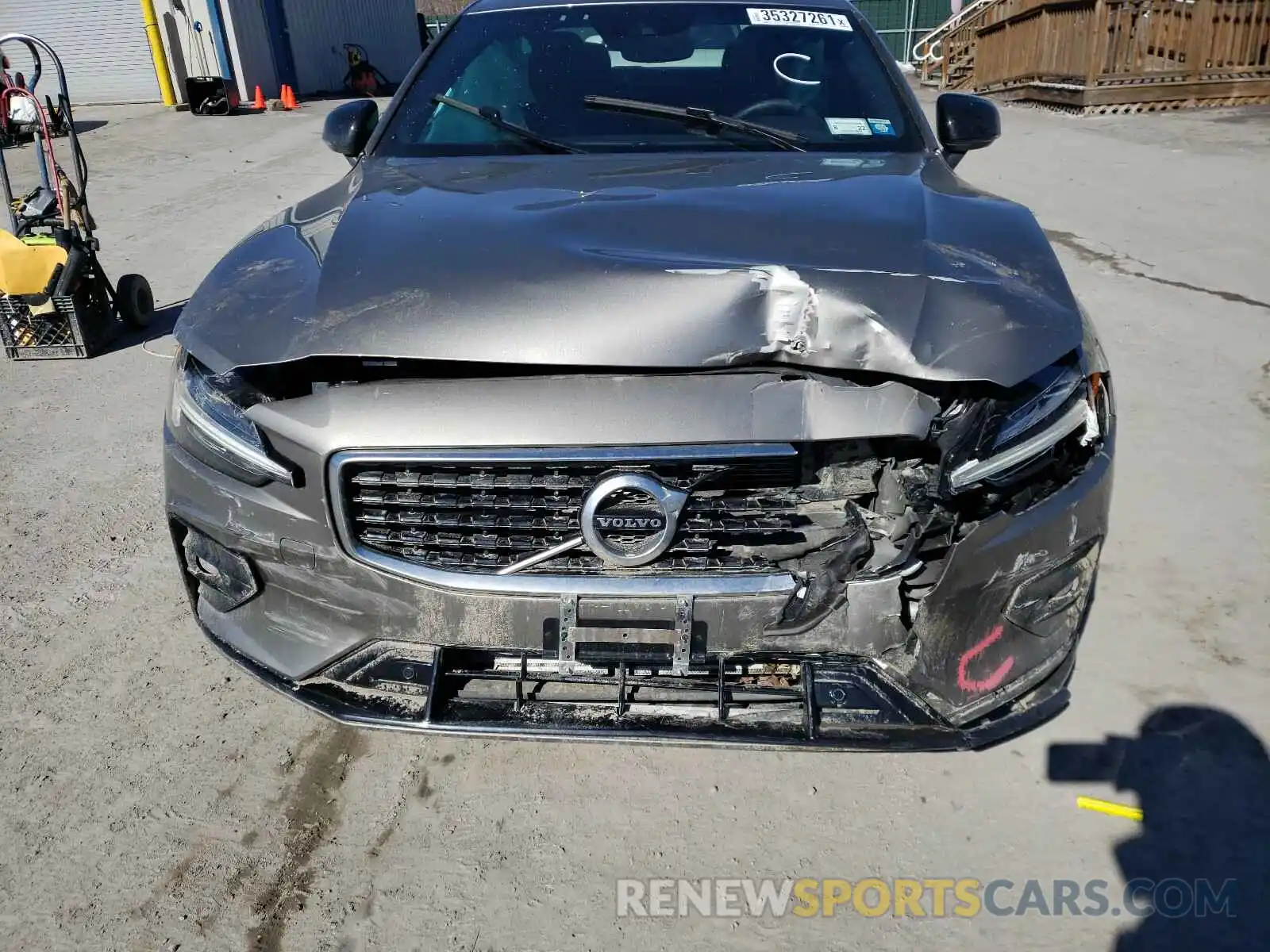 9 Photograph of a damaged car 7JRA22TM1KG014137 VOLVO S60 2019