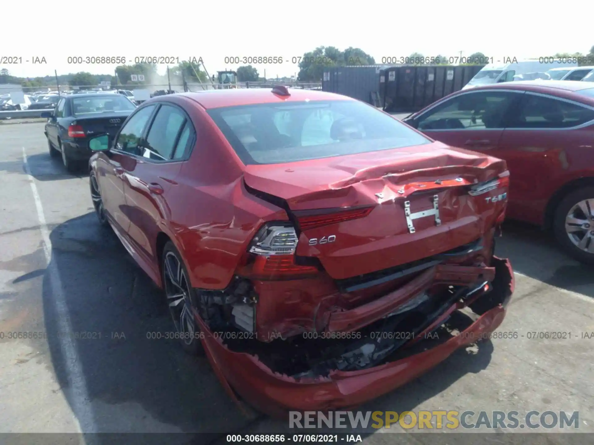 3 Photograph of a damaged car 7JRA22TM4KG000586 VOLVO S60 2019