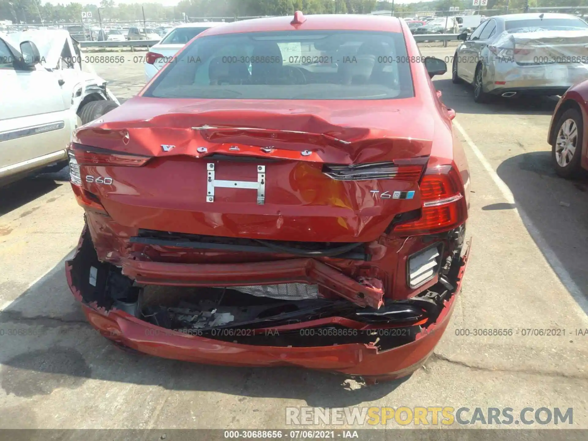 6 Photograph of a damaged car 7JRA22TM4KG000586 VOLVO S60 2019