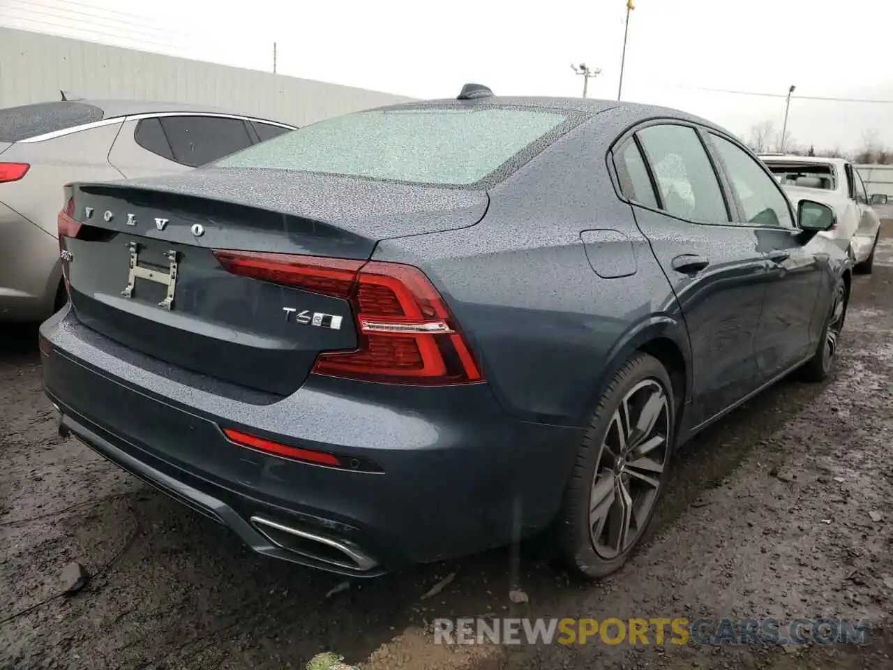 4 Photograph of a damaged car 7JRA22TM4KG005383 VOLVO S60 2019