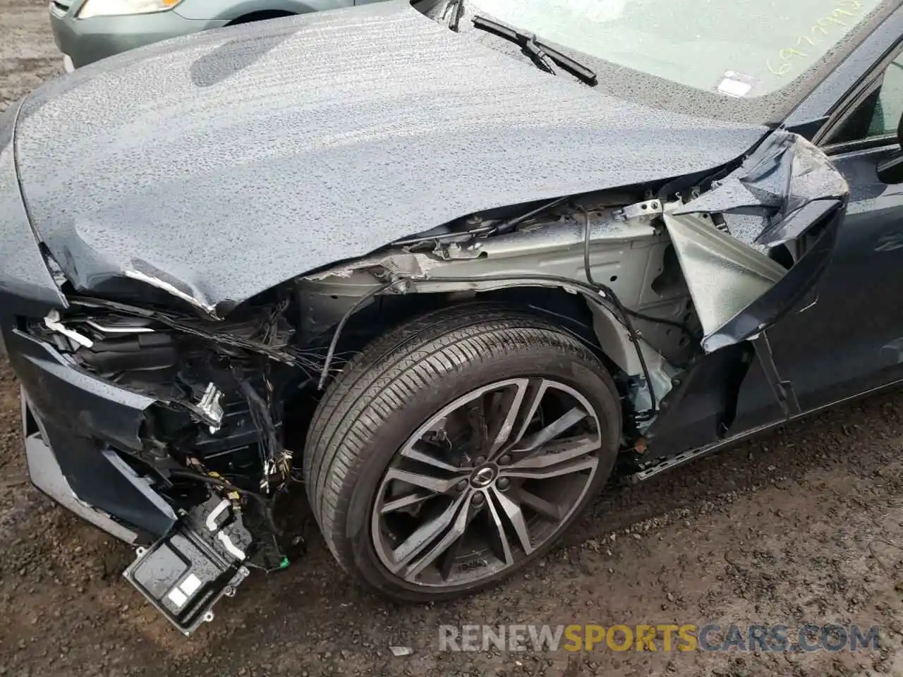 9 Photograph of a damaged car 7JRA22TM4KG005383 VOLVO S60 2019