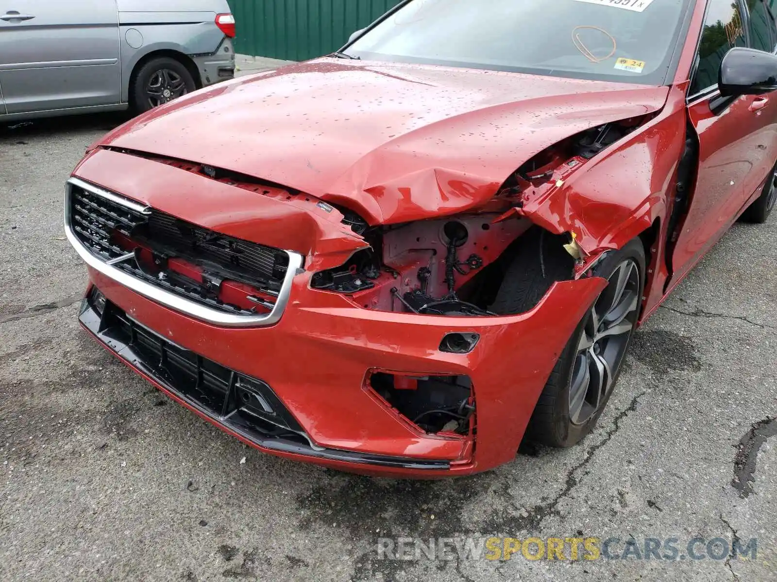 9 Photograph of a damaged car 7JRA22TM4KG012172 VOLVO S60 2019