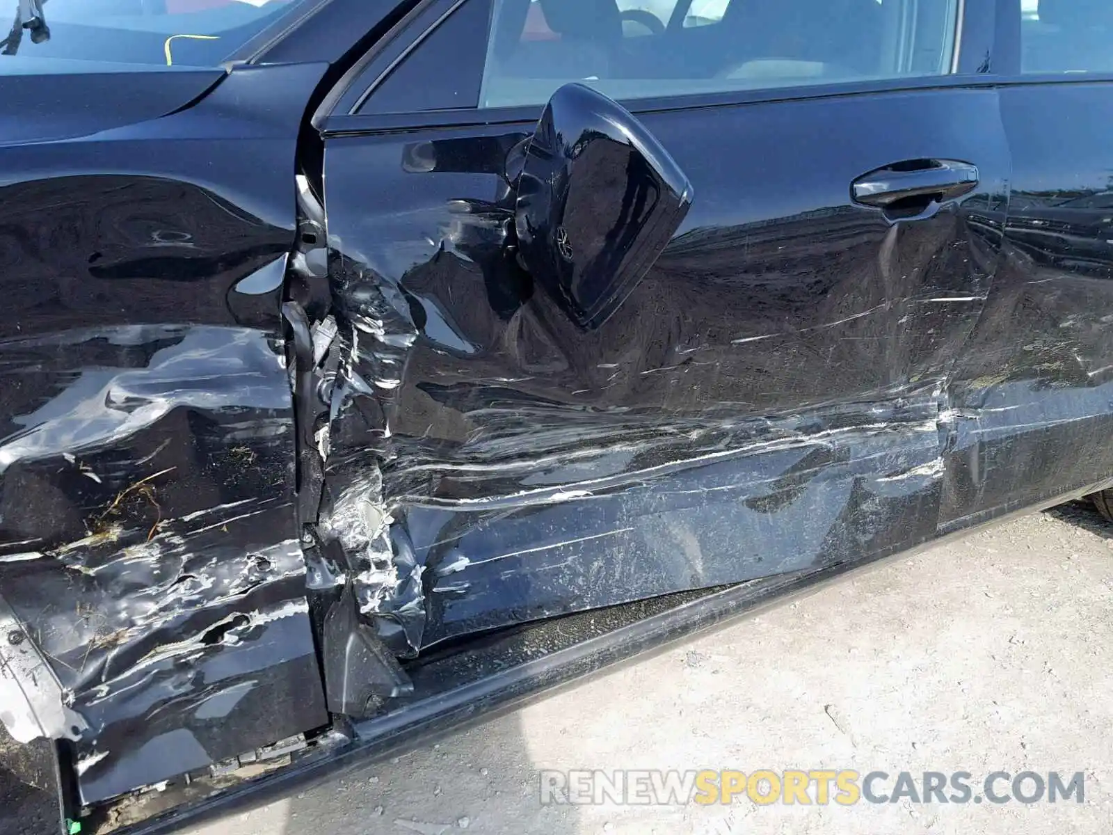 10 Photograph of a damaged car 7JRA22TM4KG015864 VOLVO S60 2019