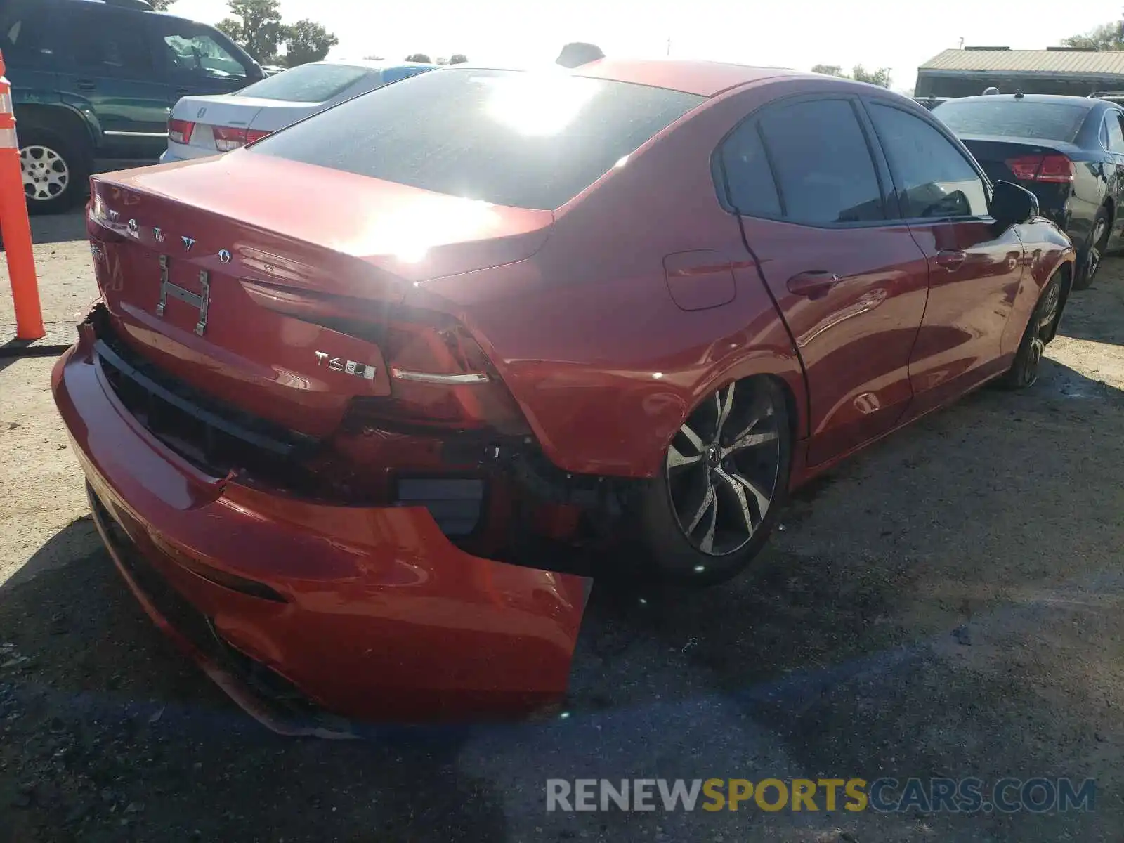 4 Photograph of a damaged car 7JRA22TM5KG007076 VOLVO S60 2019