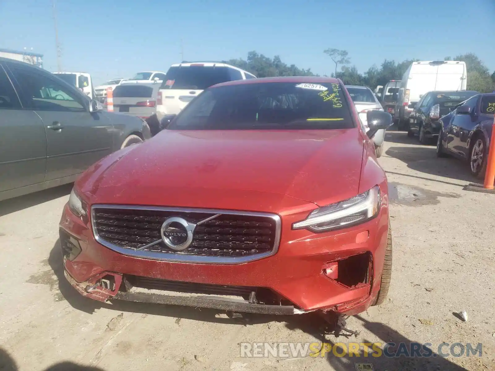 9 Photograph of a damaged car 7JRA22TM5KG007076 VOLVO S60 2019