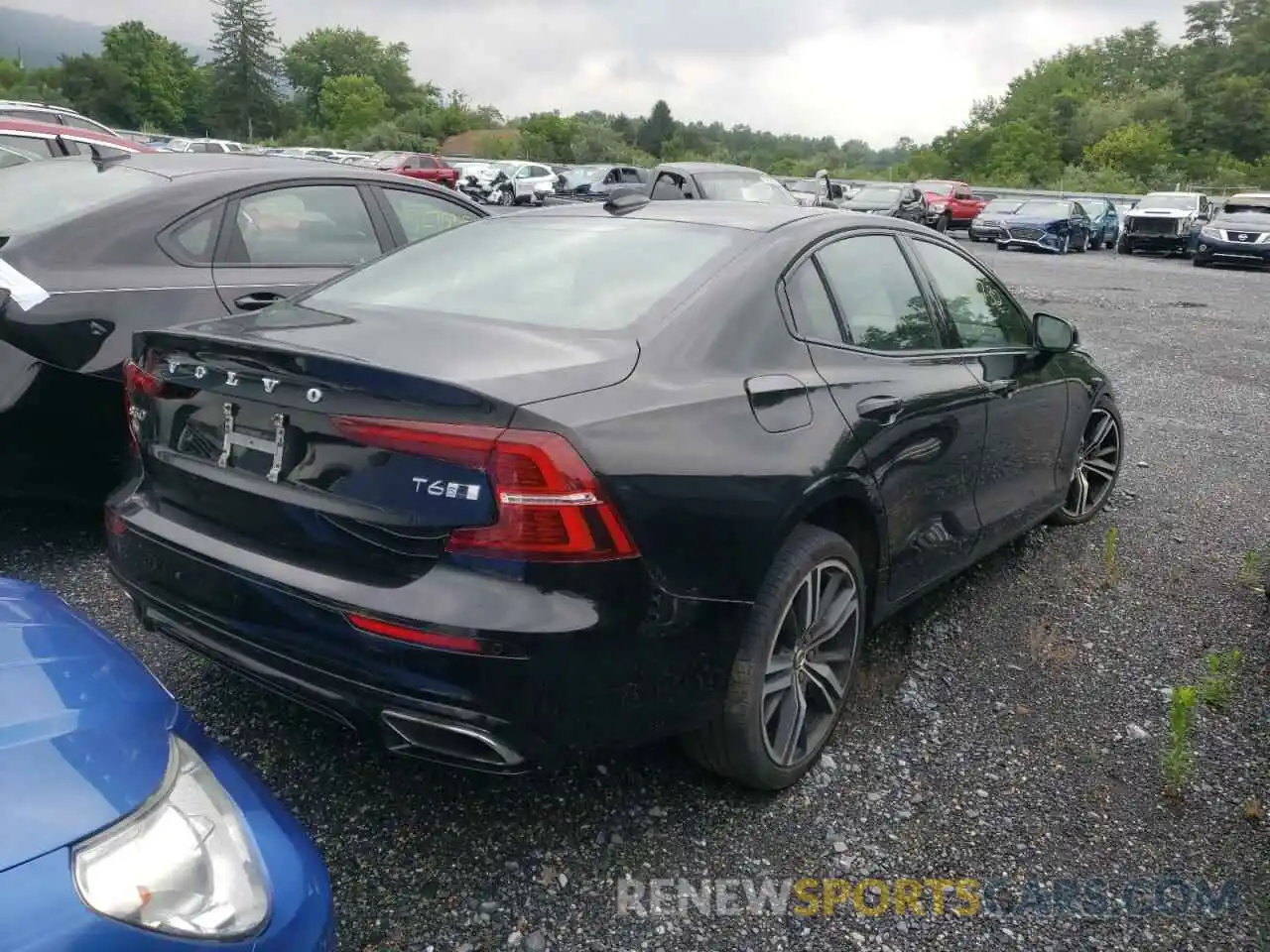 4 Photograph of a damaged car 7JRA22TM5KG016327 VOLVO S60 2019