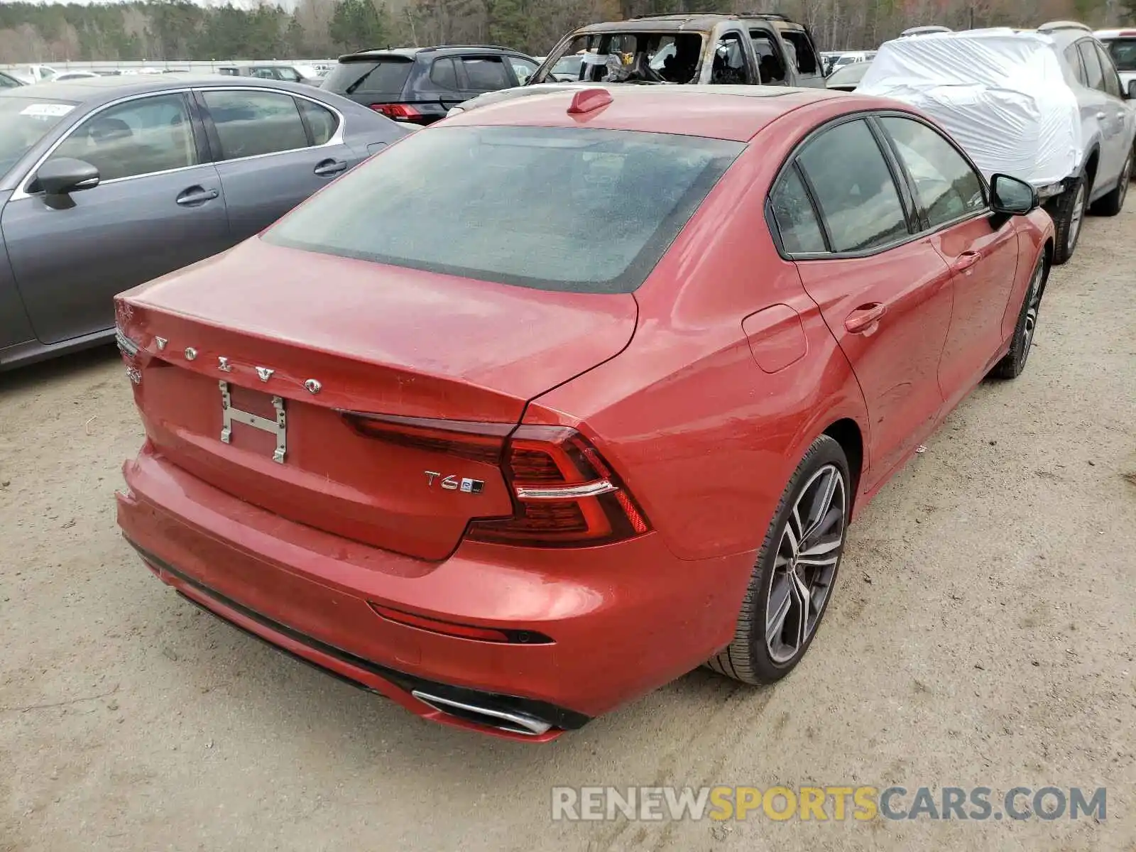 4 Photograph of a damaged car 7JRA22TM5KG018465 VOLVO S60 2019