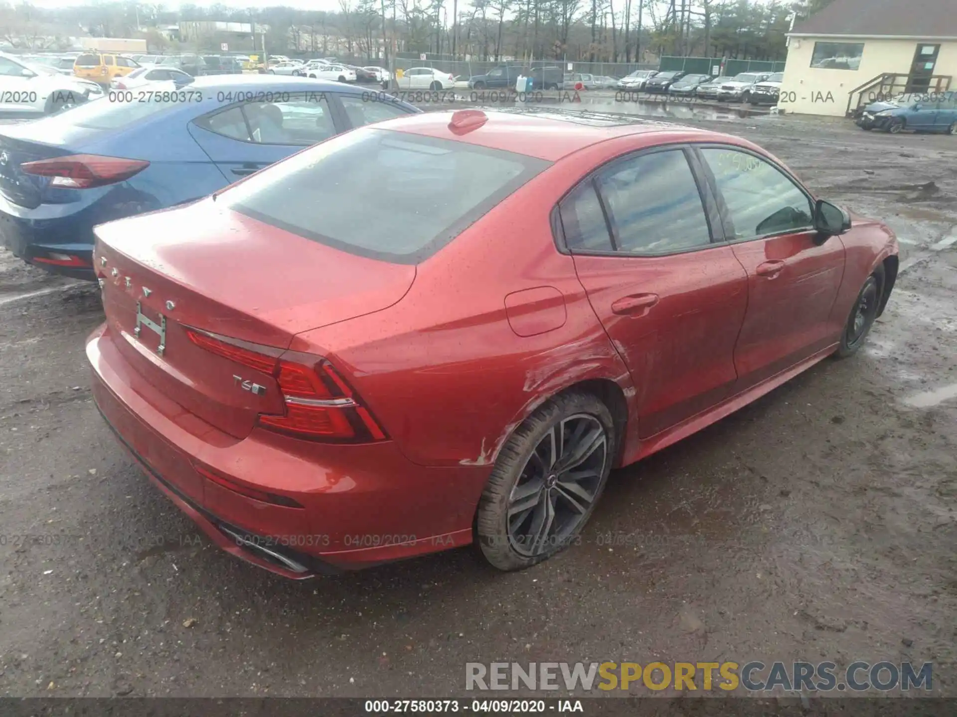 4 Photograph of a damaged car 7JRA22TM6KG001304 VOLVO S60 2019