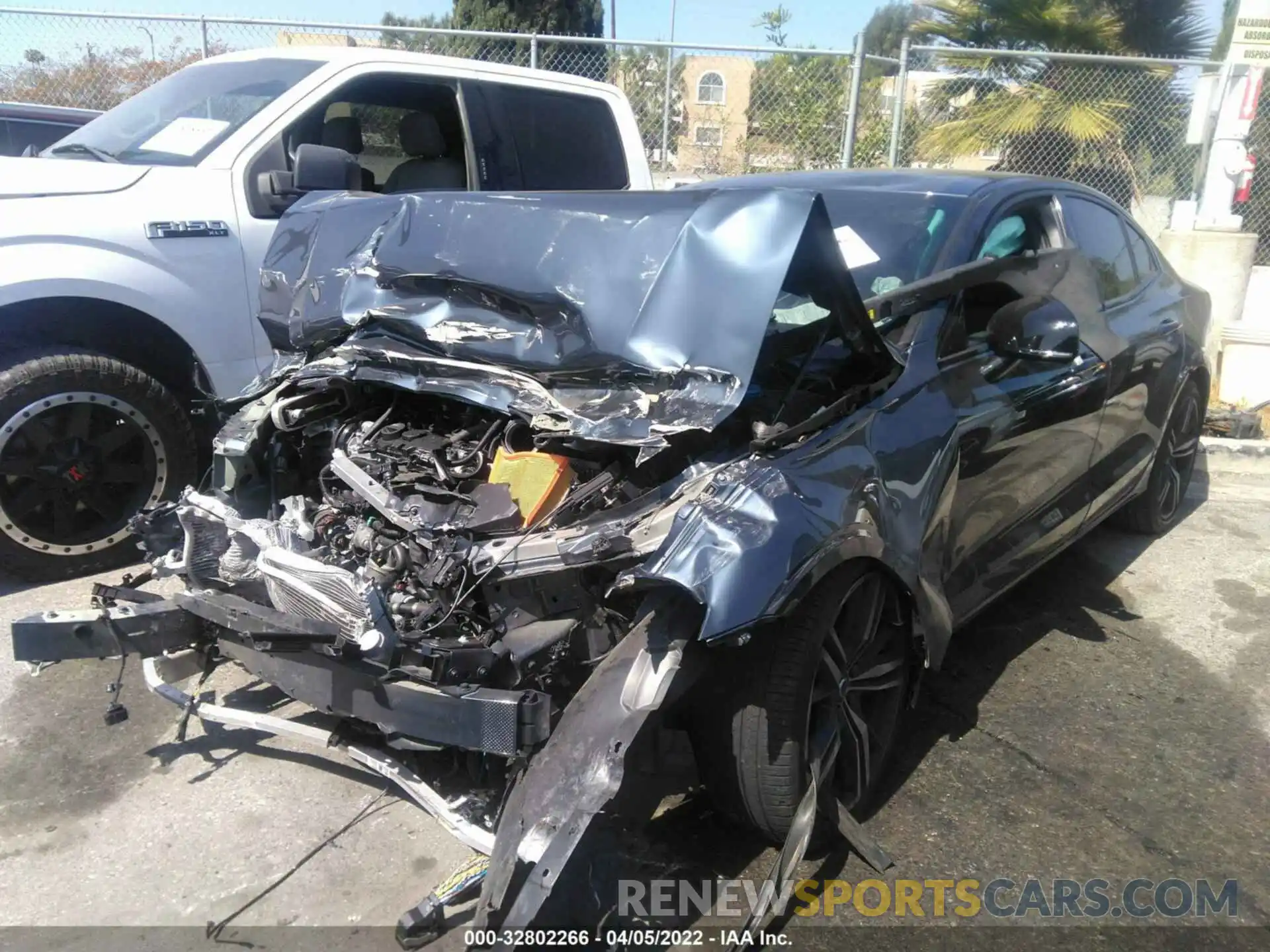 2 Photograph of a damaged car 7JRA22TM6KG018278 VOLVO S60 2019