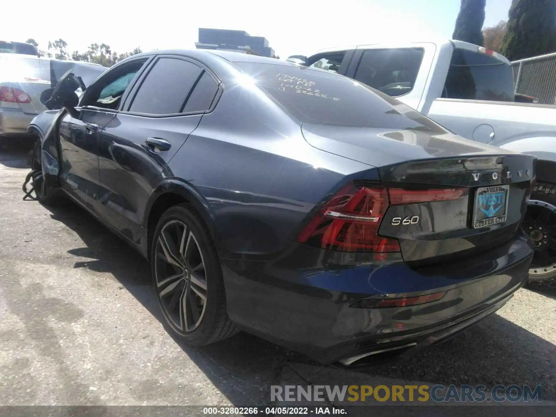 3 Photograph of a damaged car 7JRA22TM6KG018278 VOLVO S60 2019