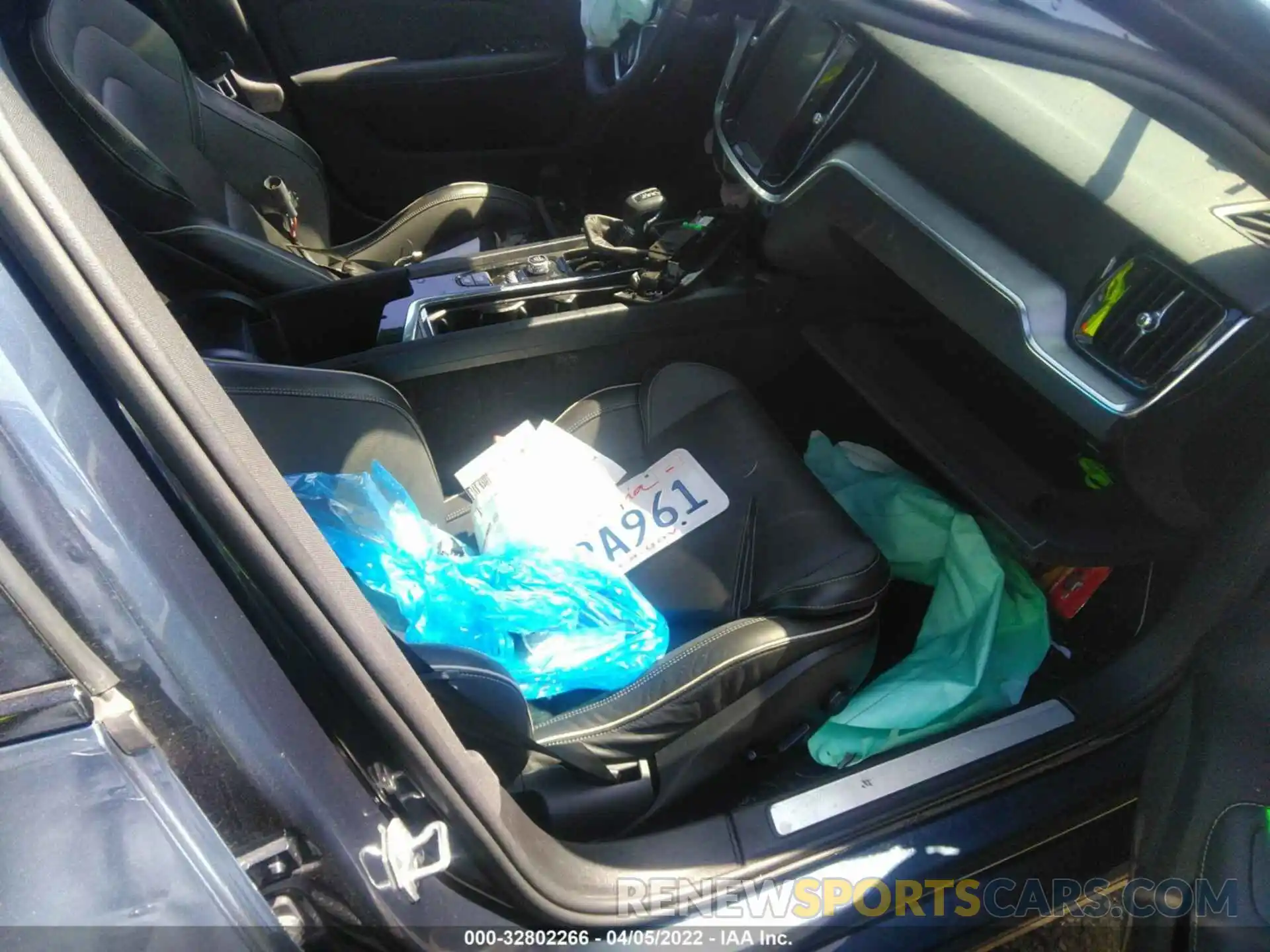 5 Photograph of a damaged car 7JRA22TM6KG018278 VOLVO S60 2019