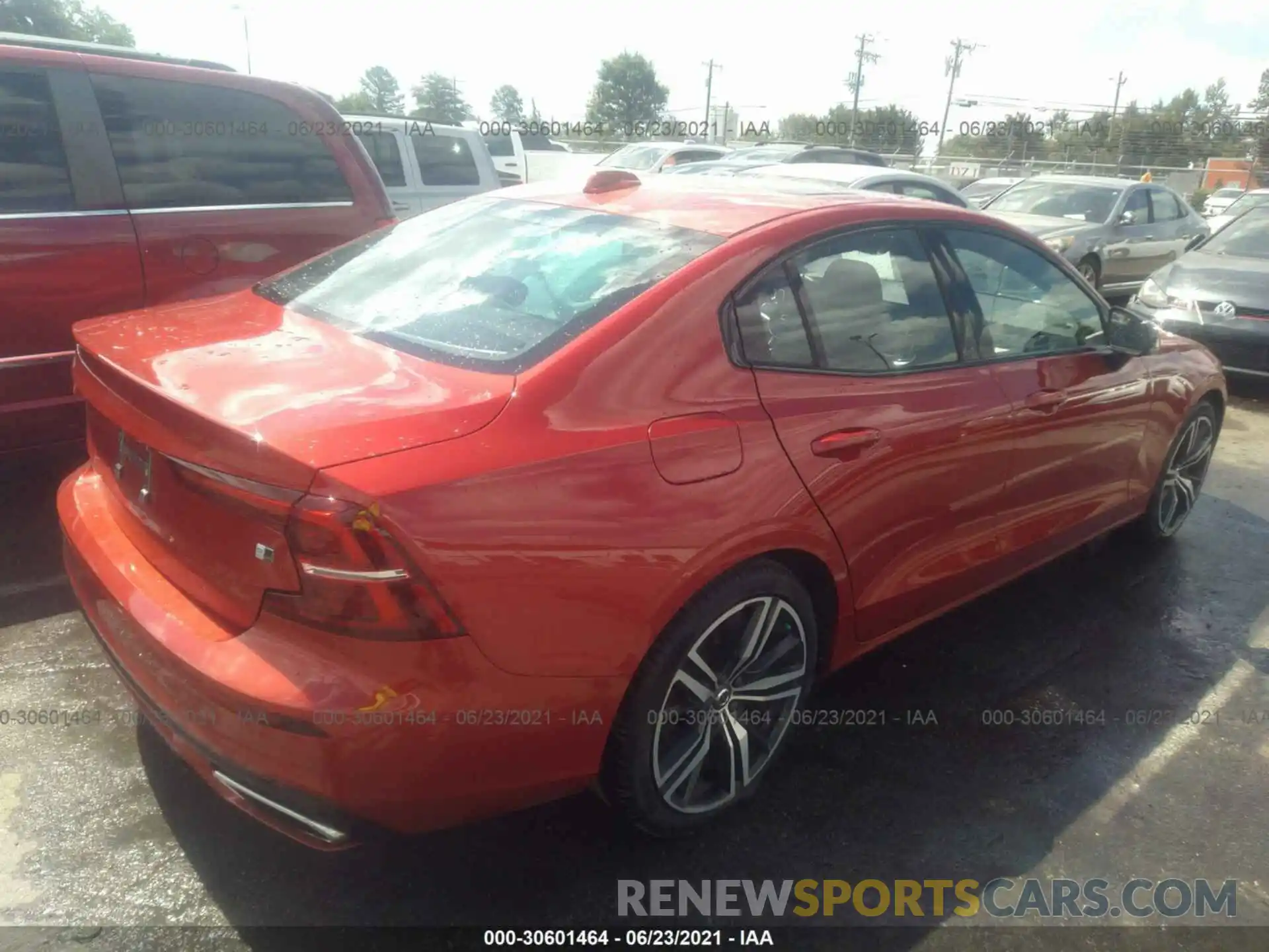 4 Photograph of a damaged car 7JRA22TM6KG018426 VOLVO S60 2019