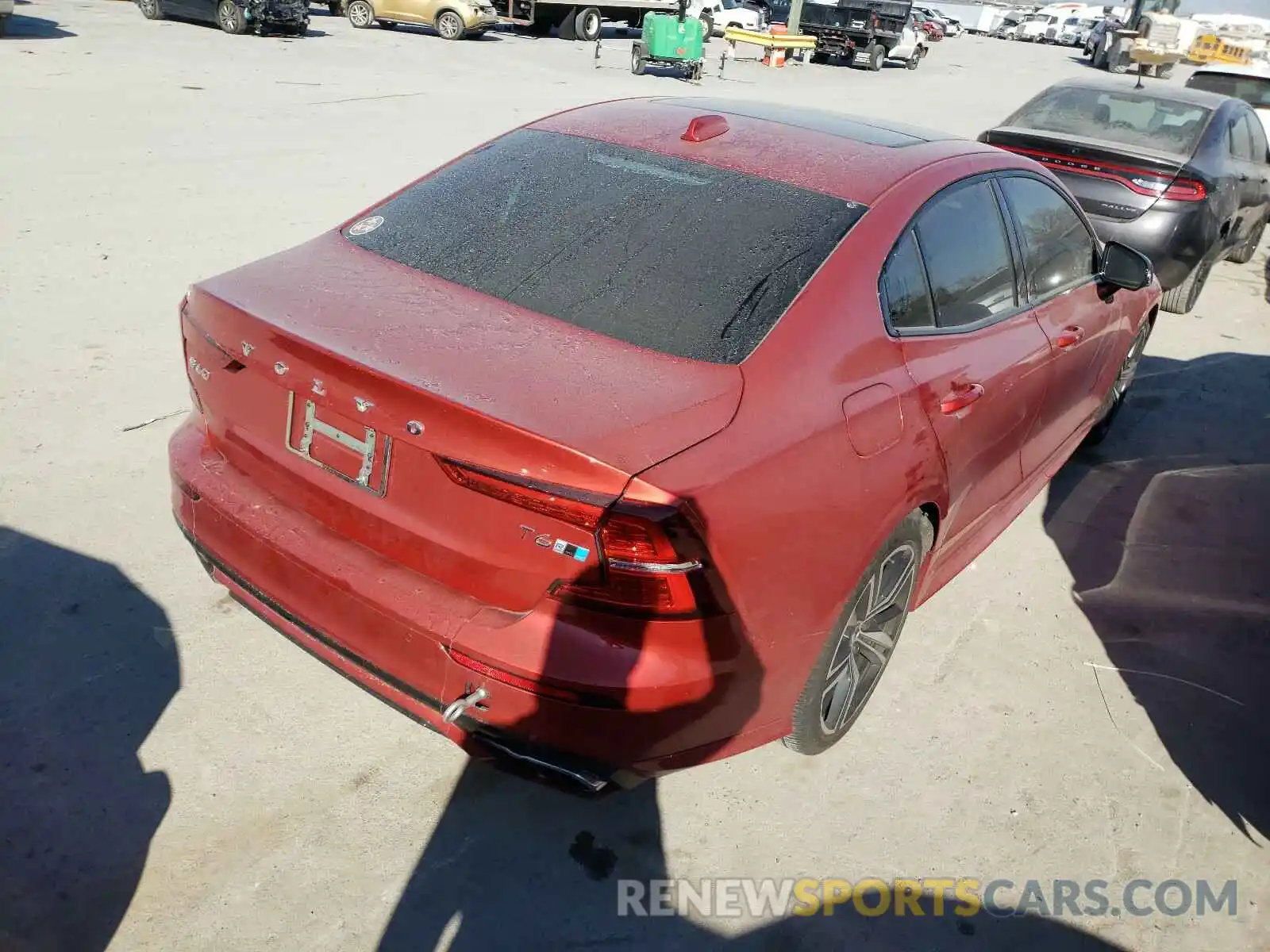 4 Photograph of a damaged car 7JRA22TM7KG000596 VOLVO S60 2019