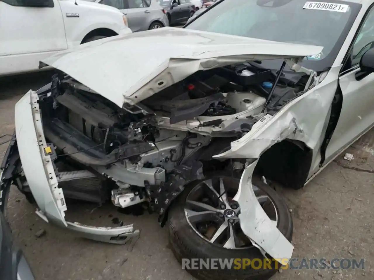 9 Photograph of a damaged car 7JRA22TM7KG007225 VOLVO S60 2019