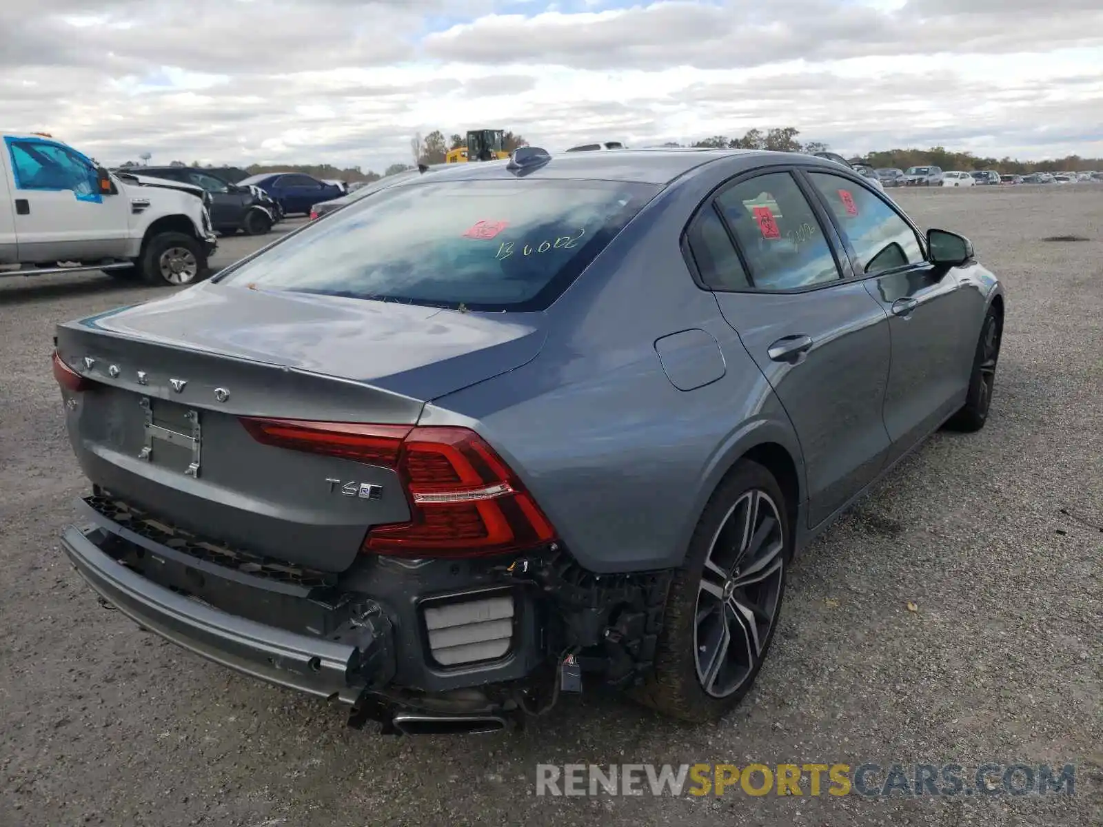 4 Photograph of a damaged car 7JRA22TM7KG014370 VOLVO S60 2019