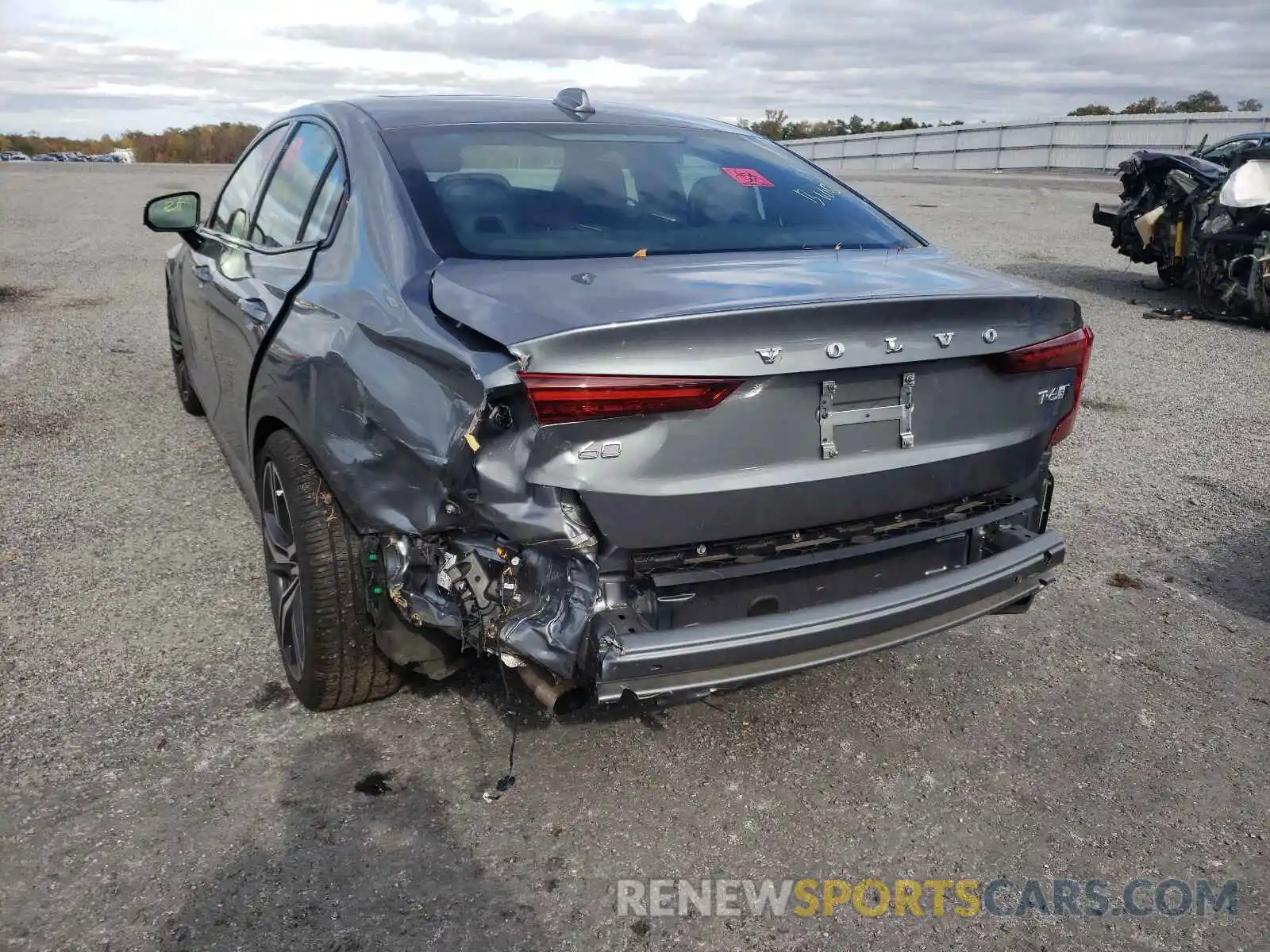 9 Photograph of a damaged car 7JRA22TM7KG014370 VOLVO S60 2019