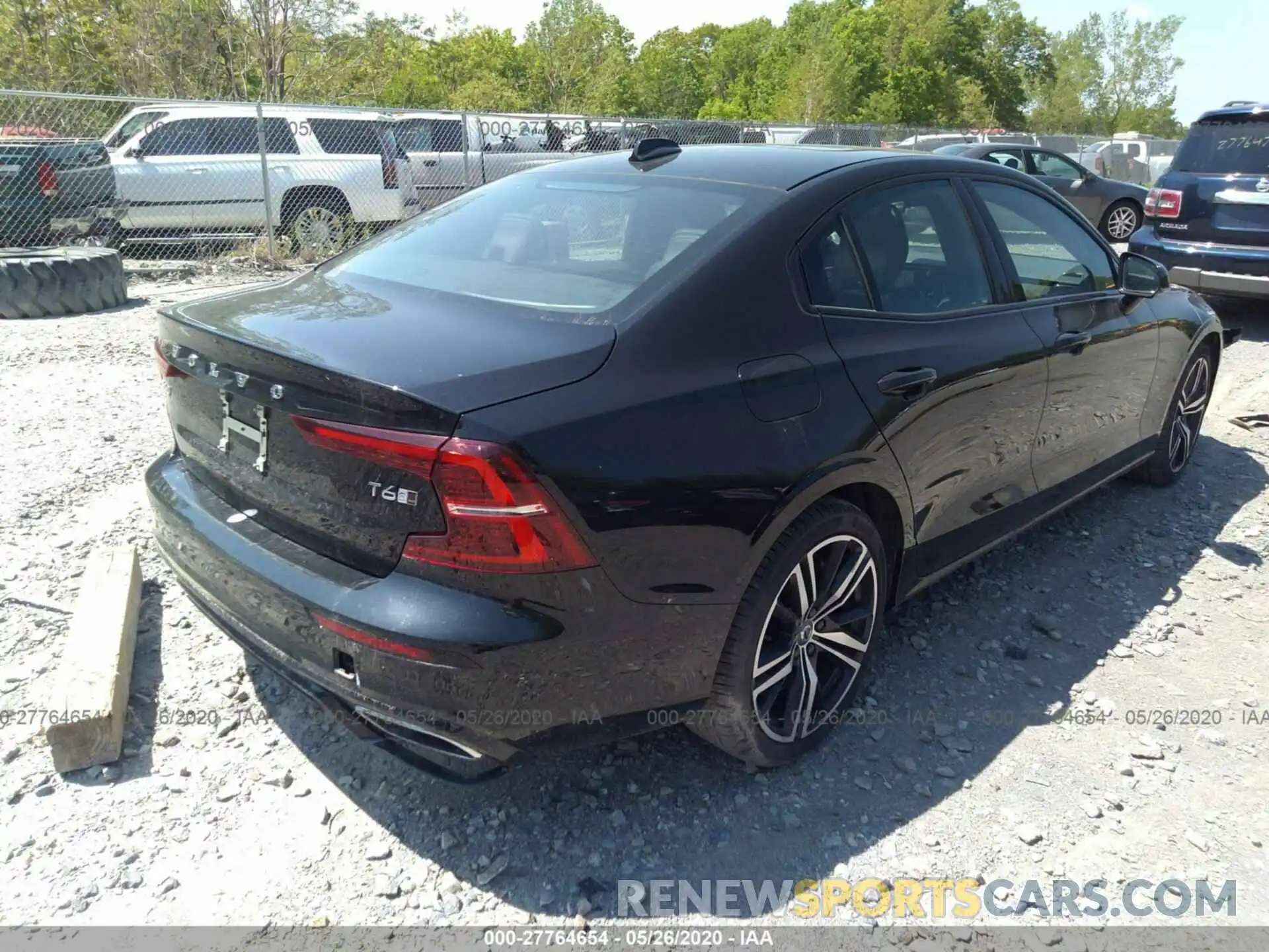 4 Photograph of a damaged car 7JRA22TMXKG017392 VOLVO S60 2019