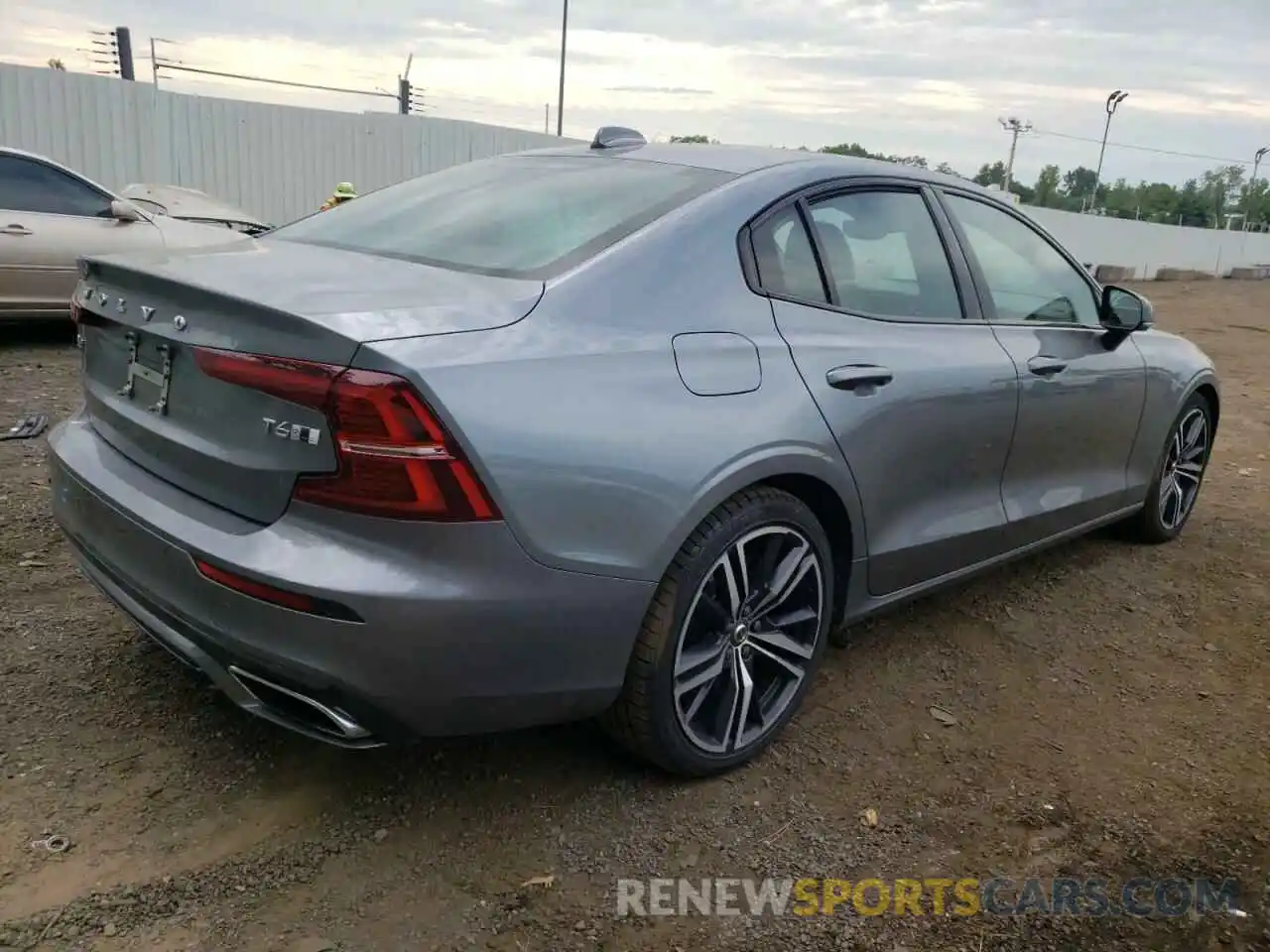 4 Photograph of a damaged car 7JRA22TMXKG017585 VOLVO S60 2019