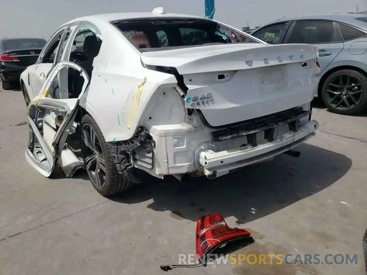 3 Photograph of a damaged car 7JRBR0FL6KG008731 VOLVO S60 2019