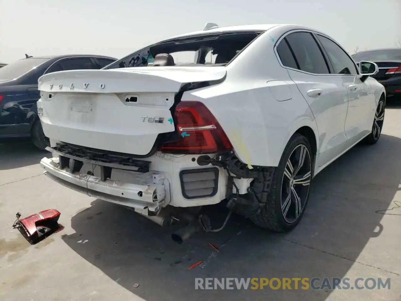 4 Photograph of a damaged car 7JRBR0FL6KG008731 VOLVO S60 2019