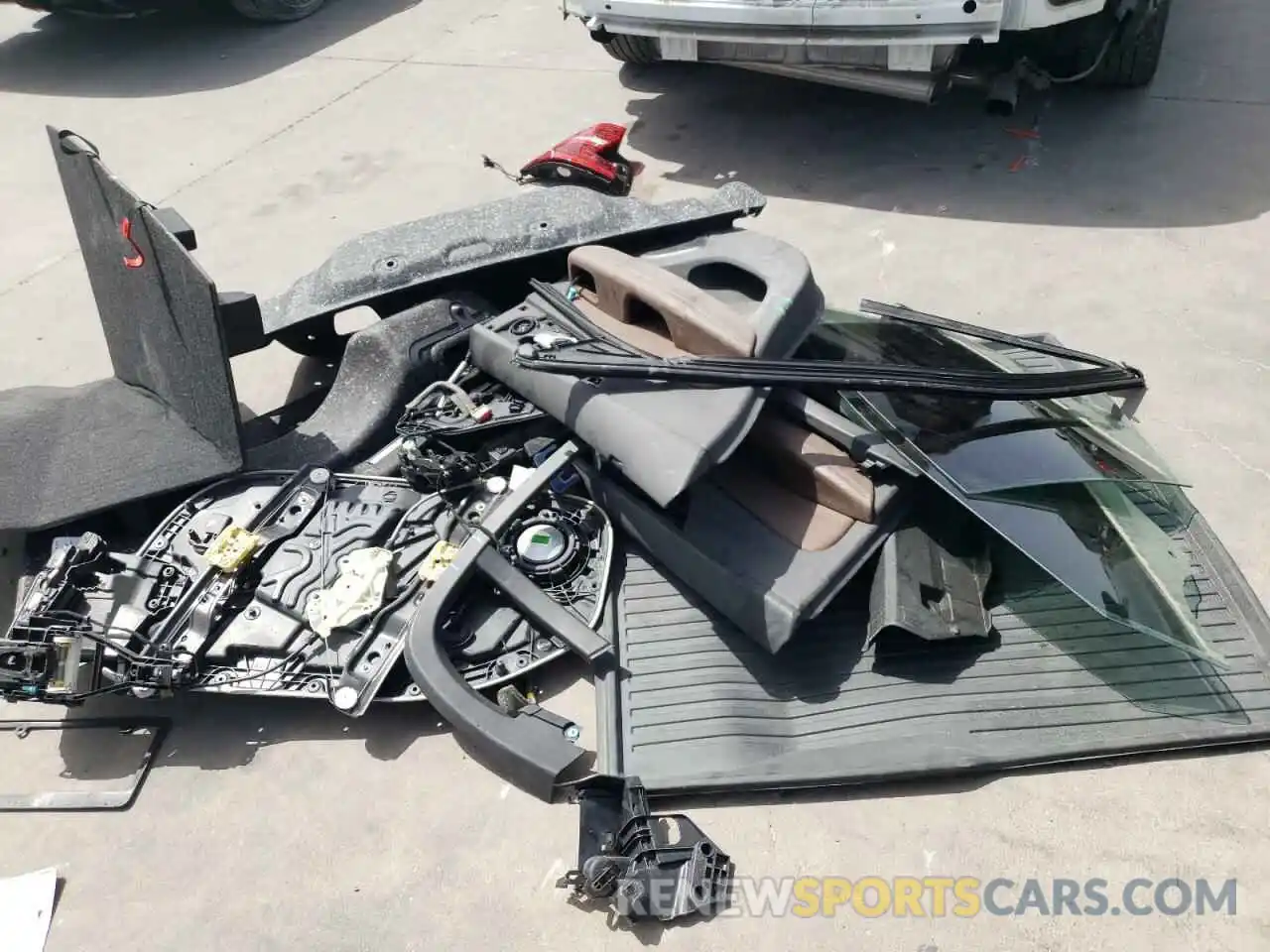 9 Photograph of a damaged car 7JRBR0FL6KG008731 VOLVO S60 2019