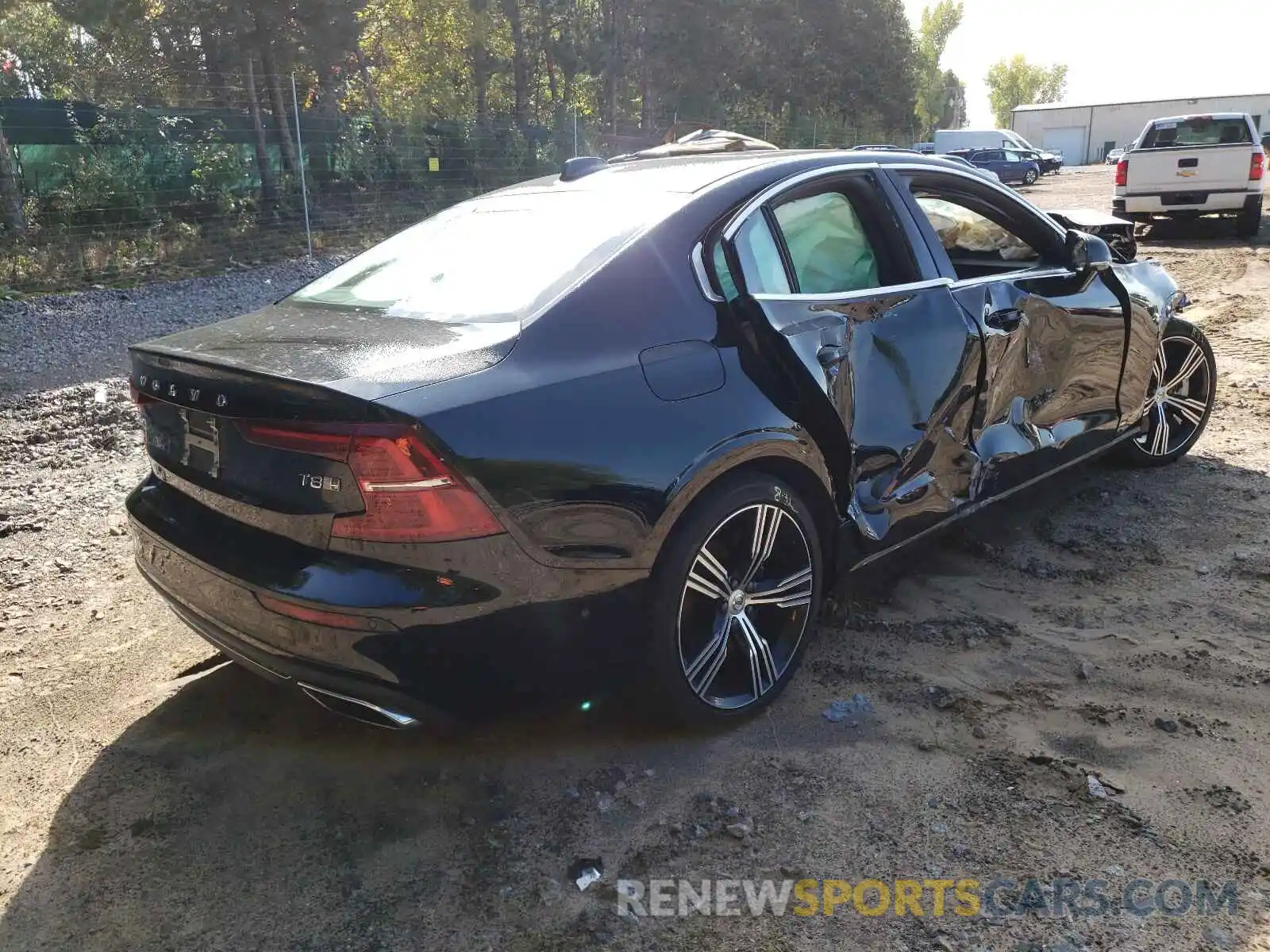 4 Photograph of a damaged car 7JRBR0FL7KG013212 VOLVO S60 2019