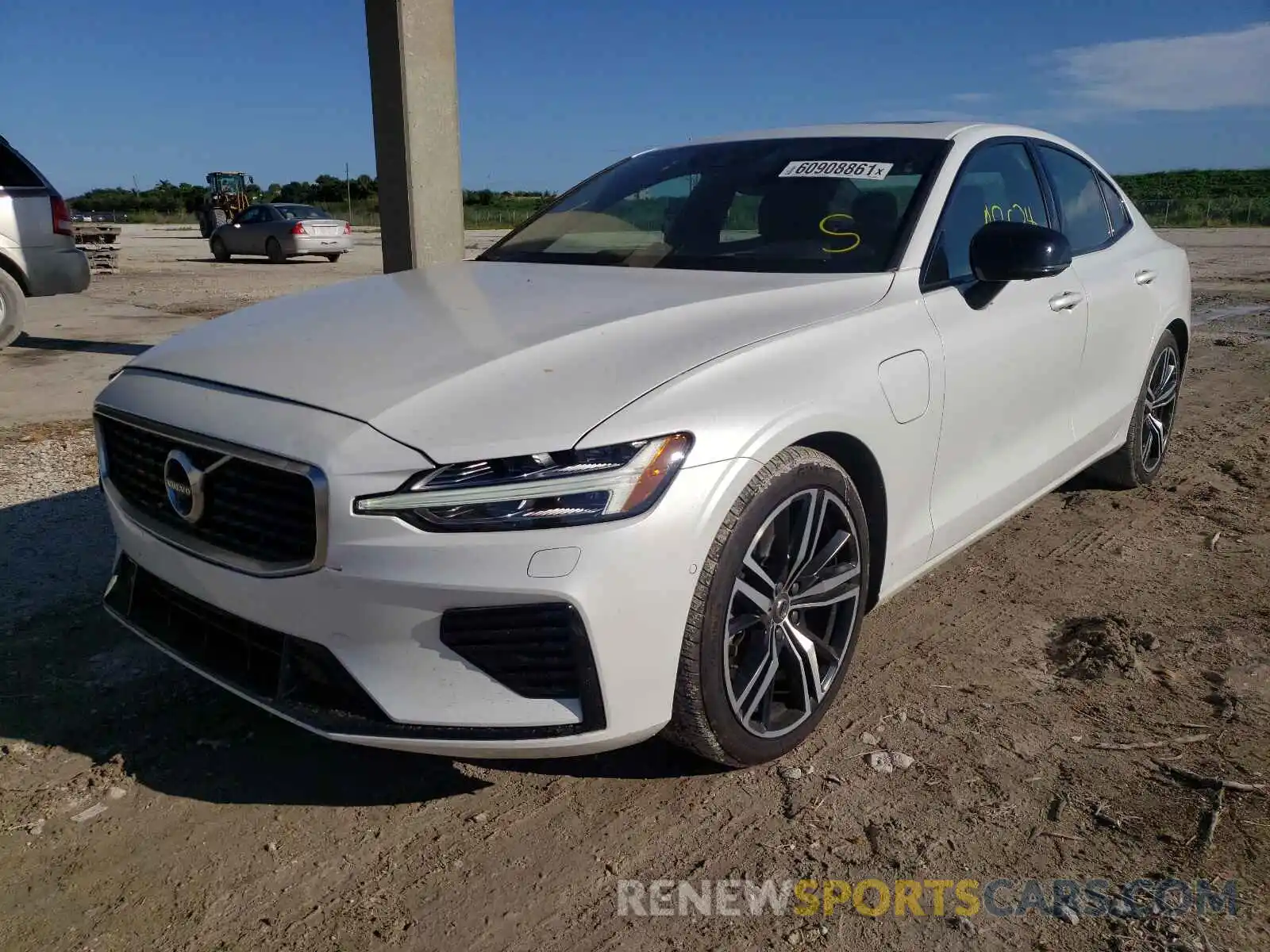 2 Photograph of a damaged car 7JRBR0FM0KG018549 VOLVO S60 2019