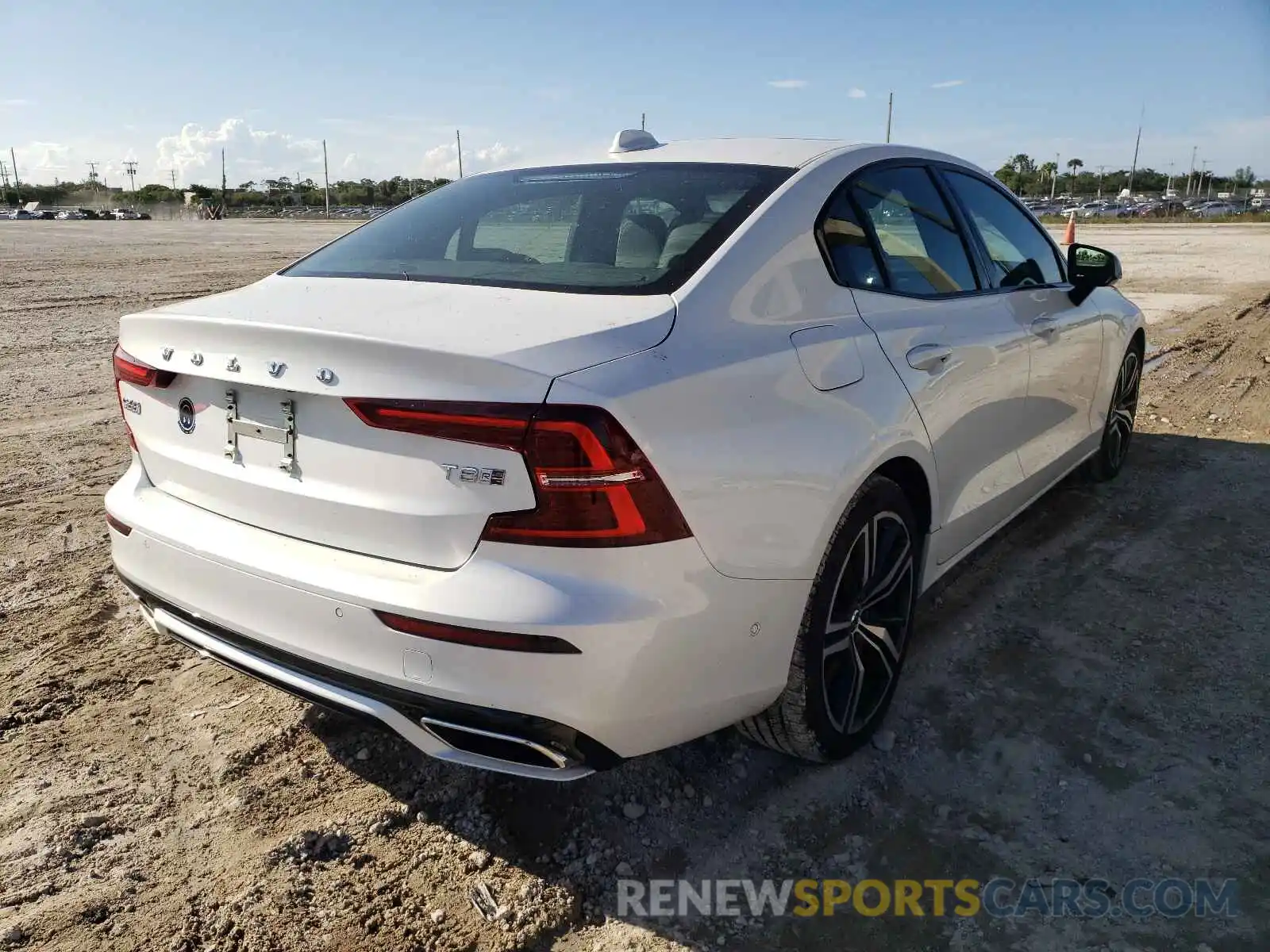 4 Photograph of a damaged car 7JRBR0FM0KG018549 VOLVO S60 2019