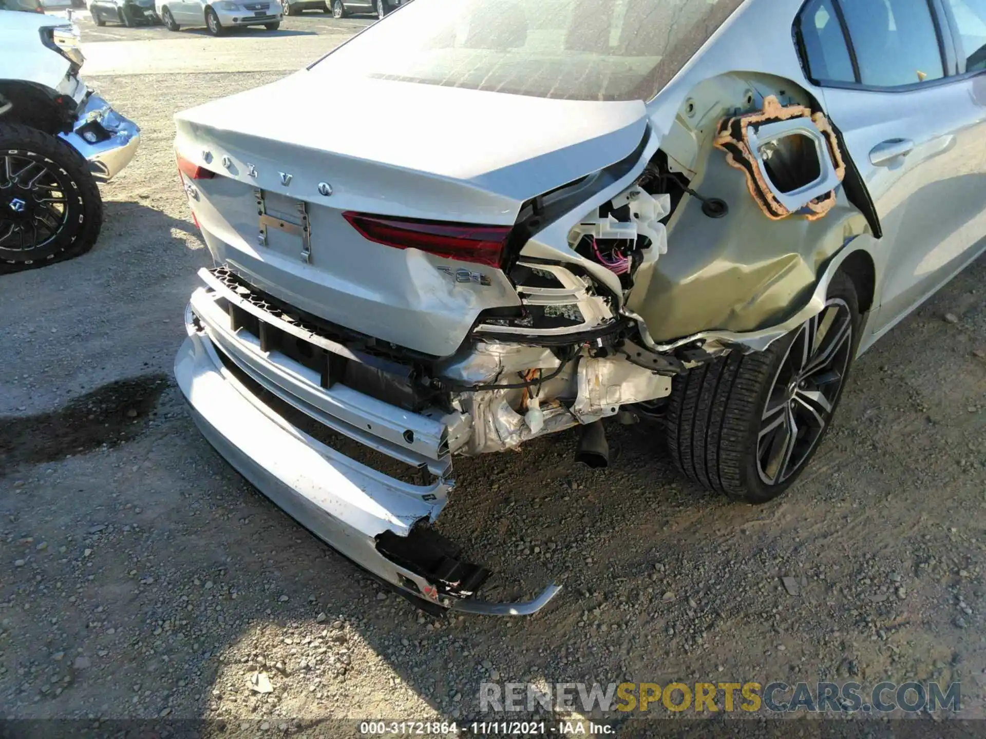 6 Photograph of a damaged car 7JRBR0FM6KG017406 VOLVO S60 2019