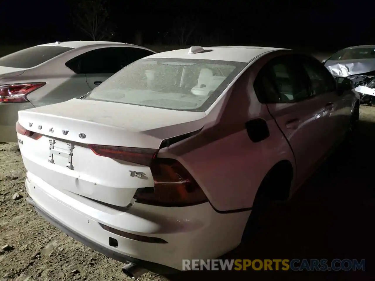 4 Photograph of a damaged car 7JR102FK0LG036857 VOLVO S60 2020