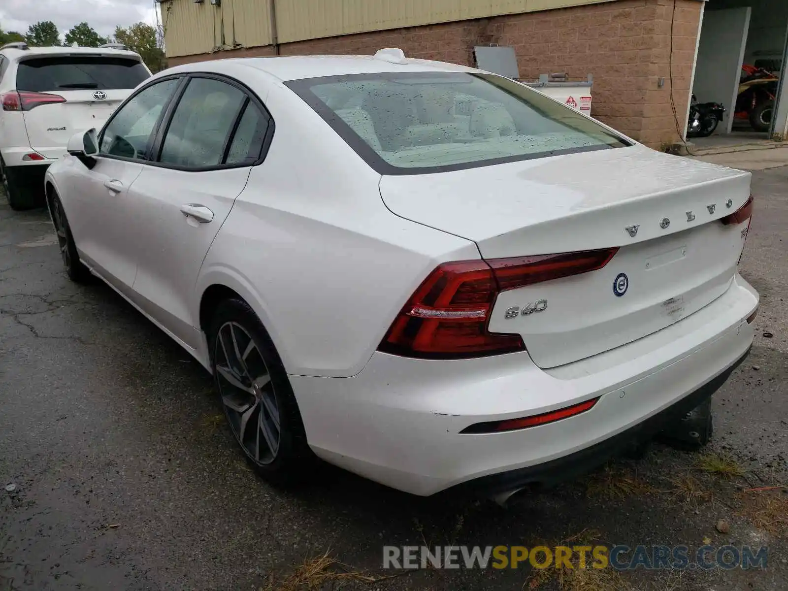 3 Photograph of a damaged car 7JR102FK0LG040567 VOLVO S60 2020