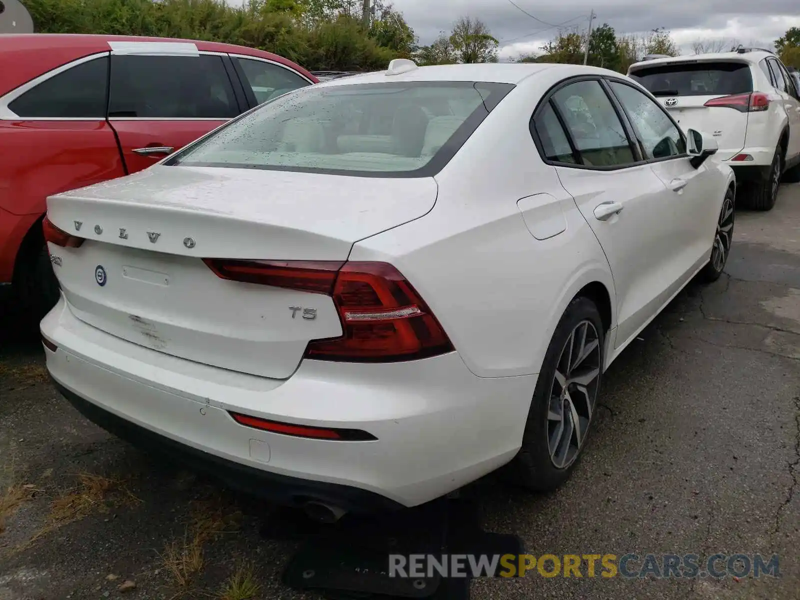 4 Photograph of a damaged car 7JR102FK0LG040567 VOLVO S60 2020