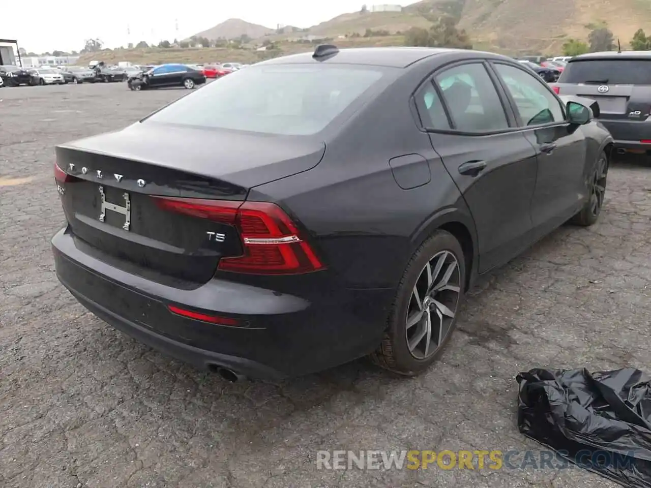 4 Photograph of a damaged car 7JR102FK0LG042612 VOLVO S60 2020