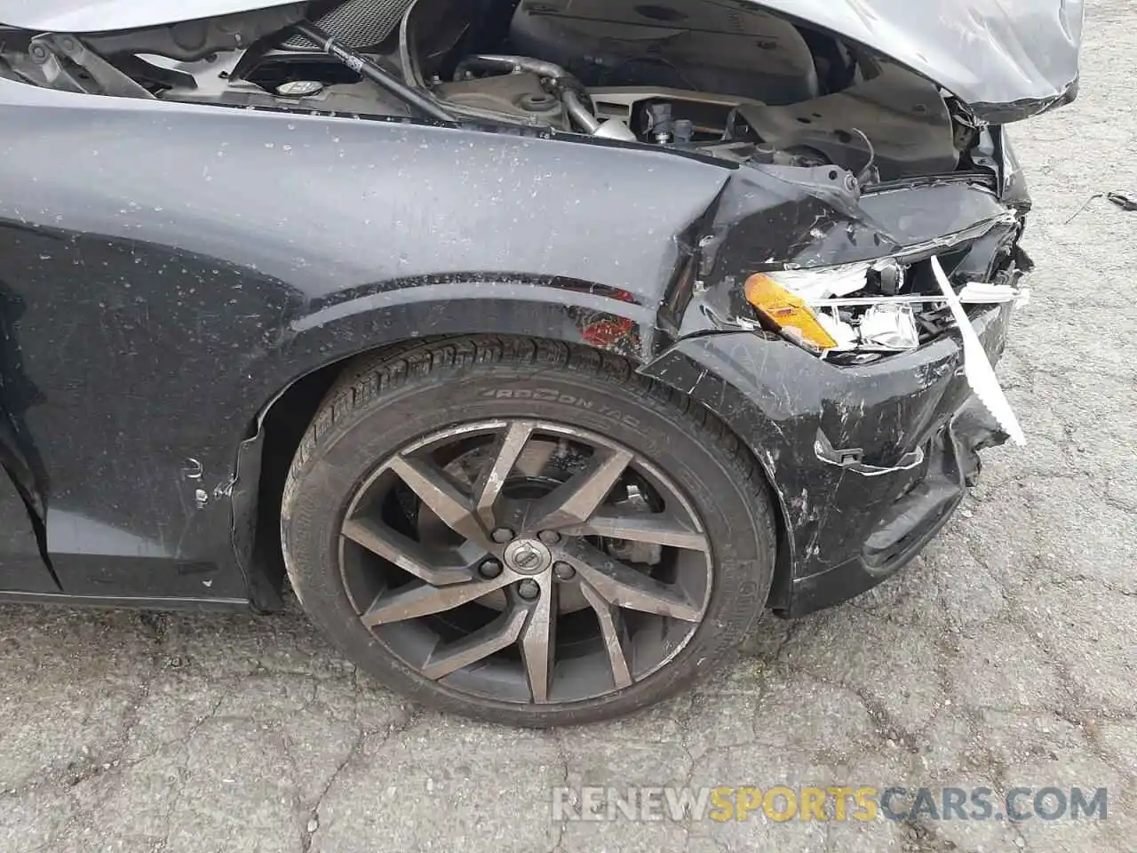 9 Photograph of a damaged car 7JR102FK0LG042612 VOLVO S60 2020