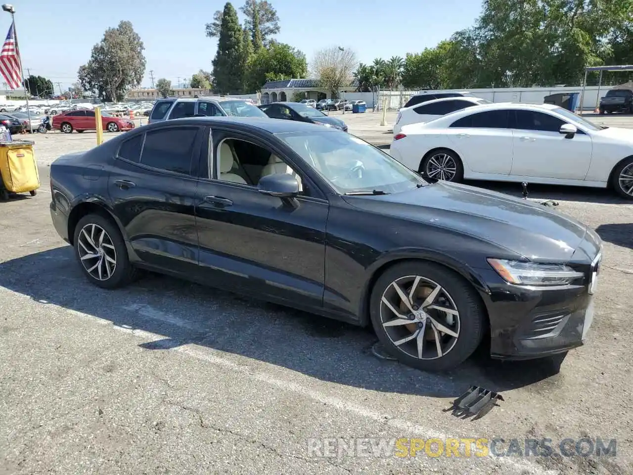 4 Photograph of a damaged car 7JR102FK0LG067719 VOLVO S60 2020