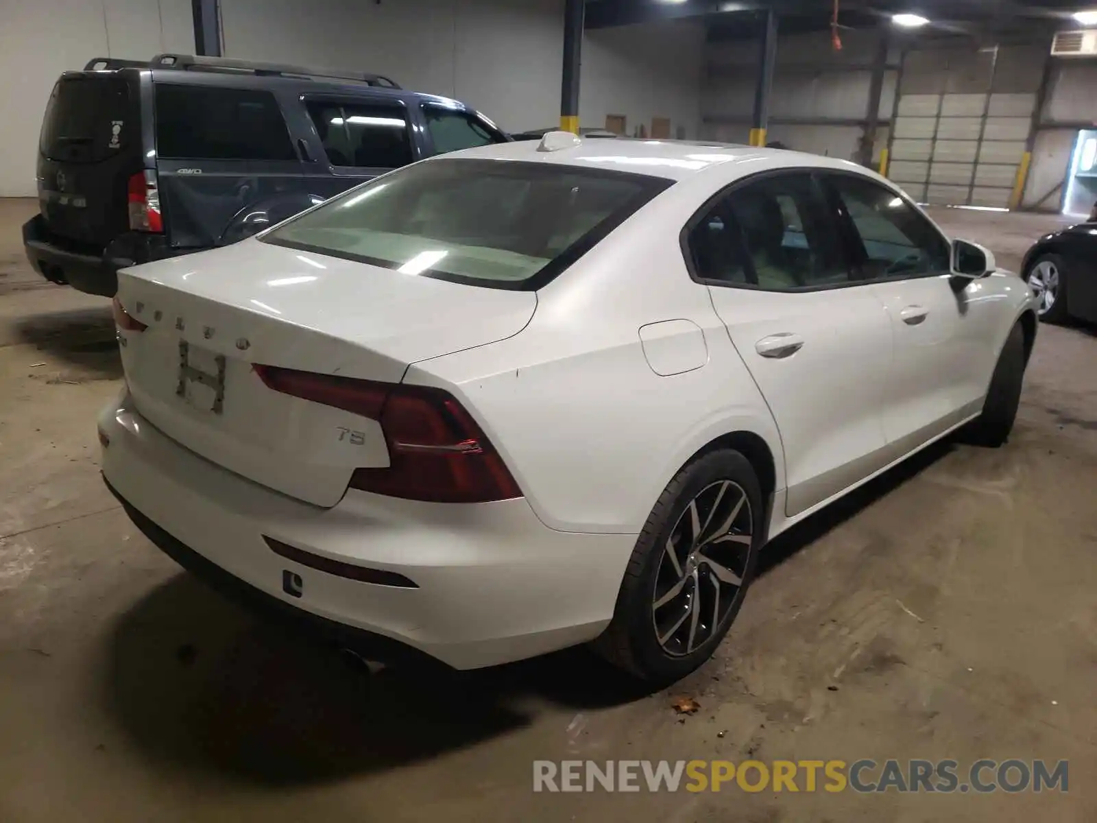 4 Photograph of a damaged car 7JR102FK1LG042490 VOLVO S60 2020