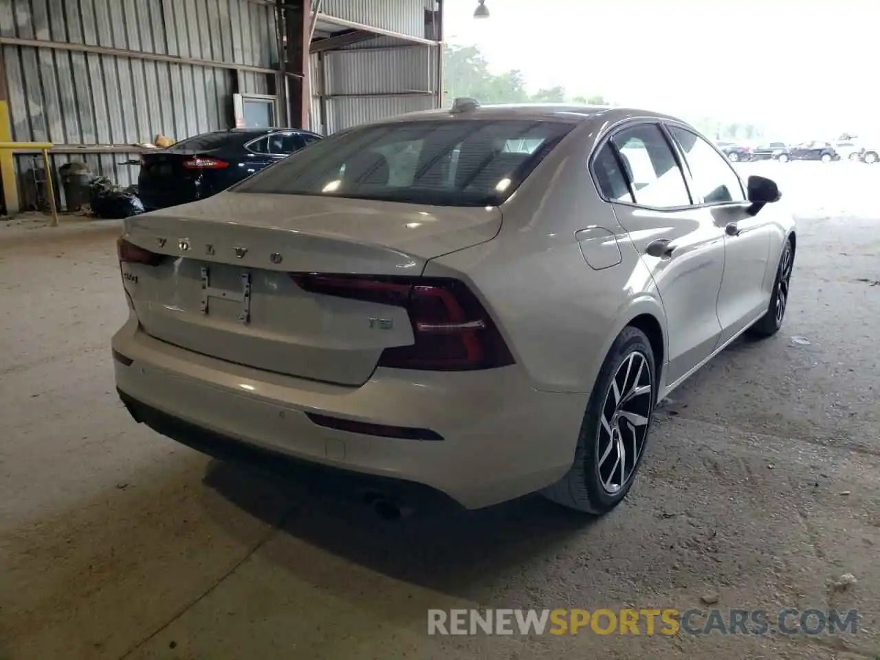 4 Photograph of a damaged car 7JR102FK1LG060326 VOLVO S60 2020