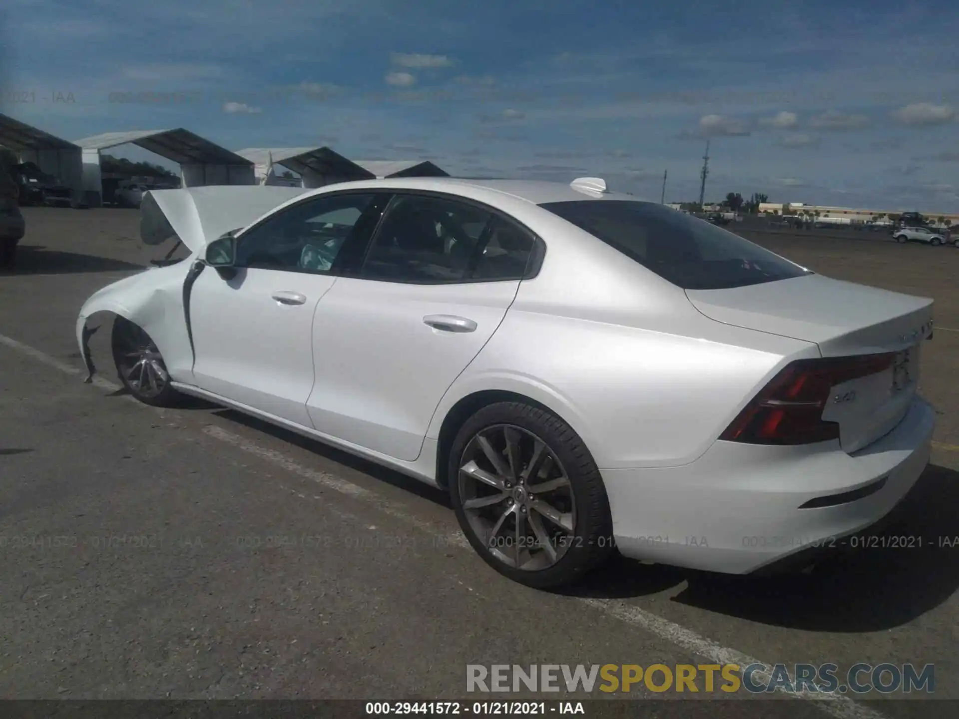 3 Photograph of a damaged car 7JR102FK2LG042515 VOLVO S60 2020