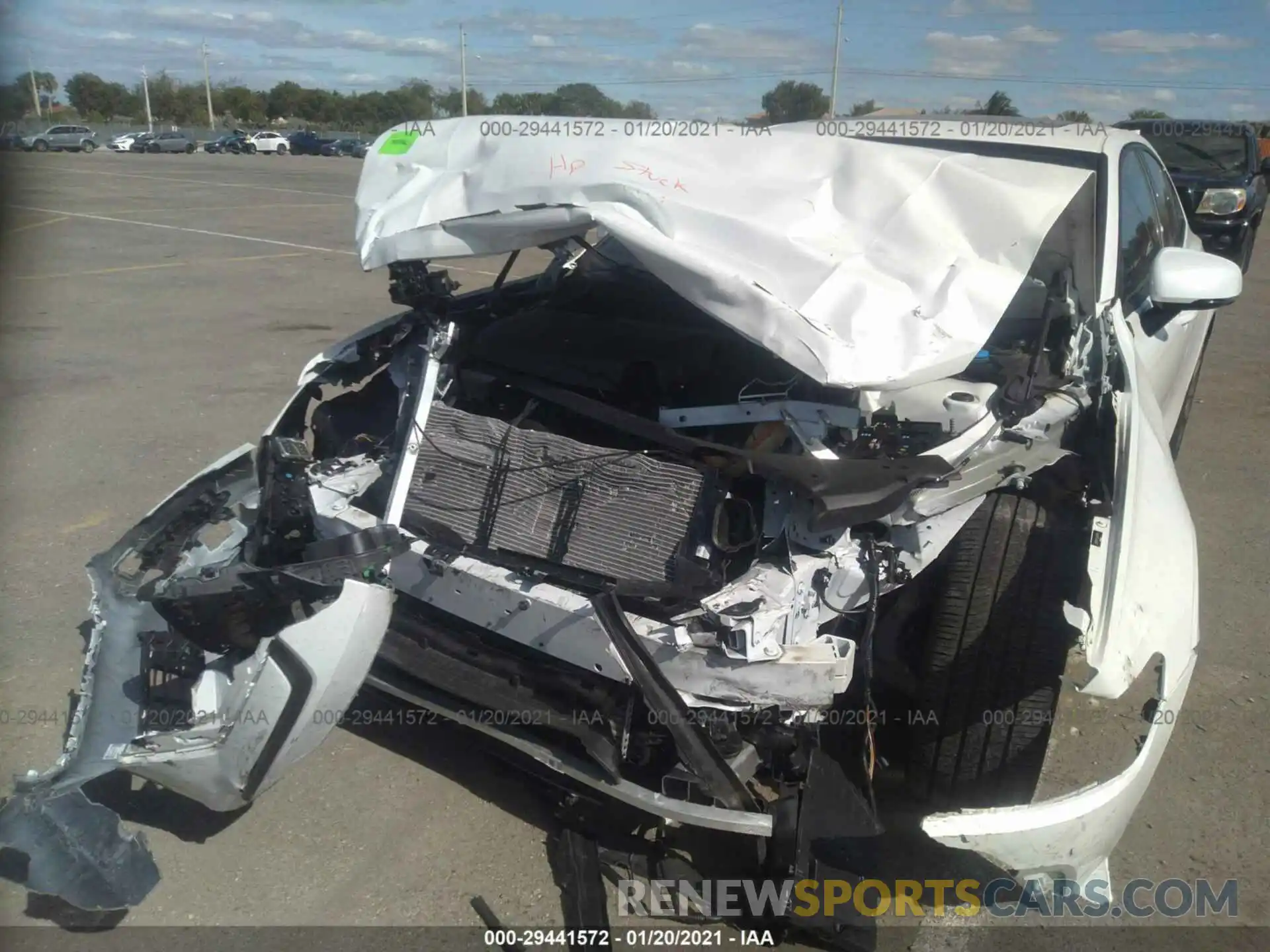 6 Photograph of a damaged car 7JR102FK2LG042515 VOLVO S60 2020