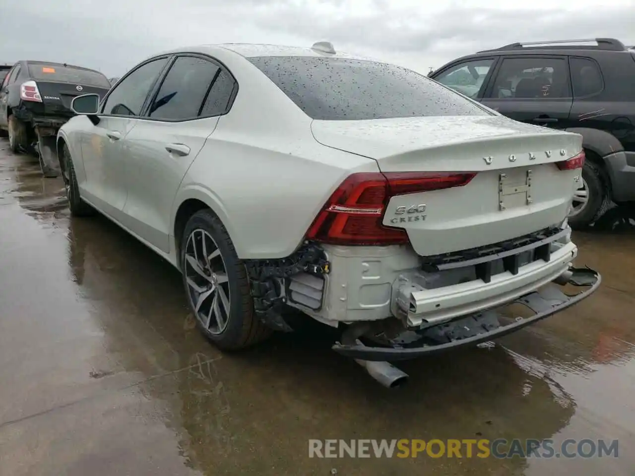 3 Photograph of a damaged car 7JR102FK2LG063218 VOLVO S60 2020