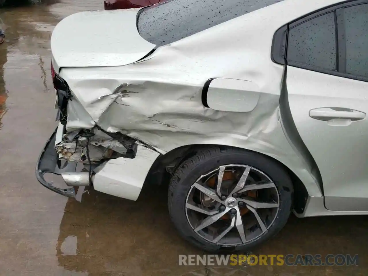 9 Photograph of a damaged car 7JR102FK2LG063218 VOLVO S60 2020