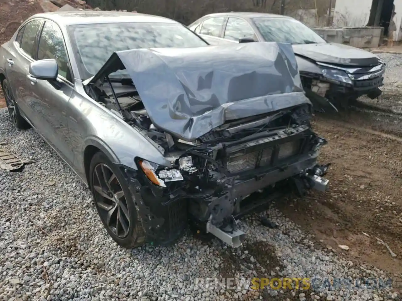 9 Photograph of a damaged car 7JR102FK2LG072565 VOLVO S60 2020