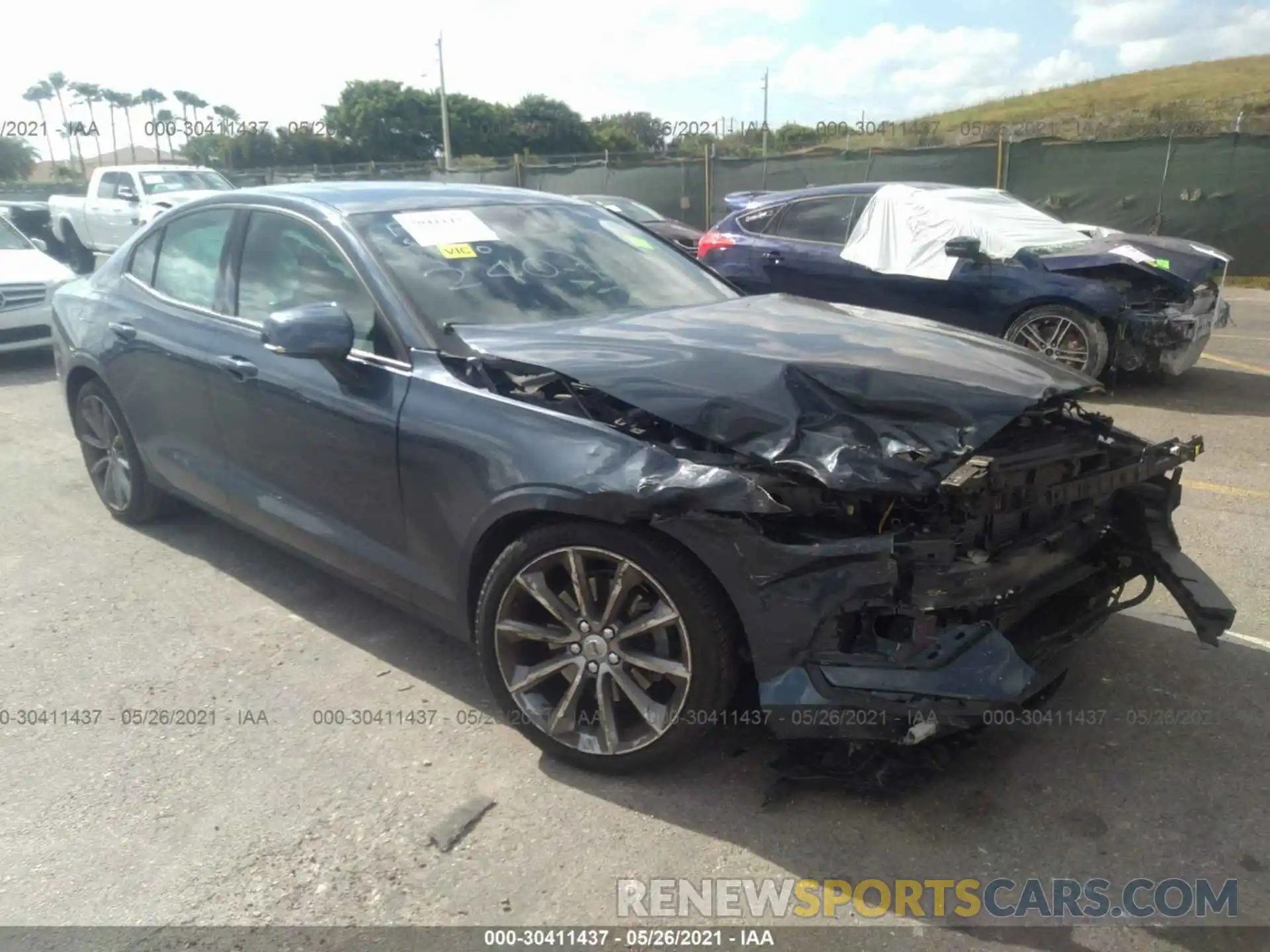 1 Photograph of a damaged car 7JR102FK4LG032407 VOLVO S60 2020