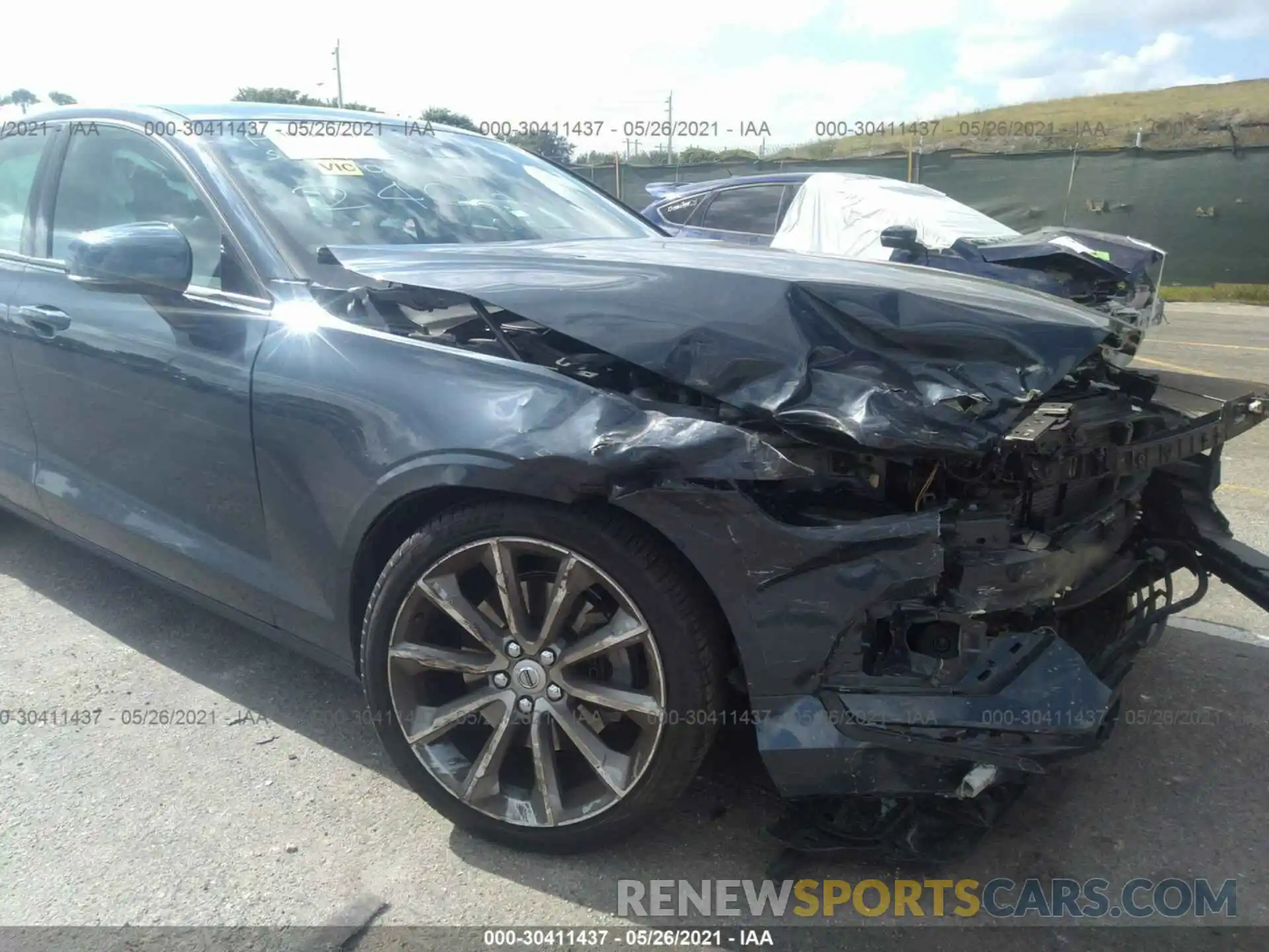 6 Photograph of a damaged car 7JR102FK4LG032407 VOLVO S60 2020