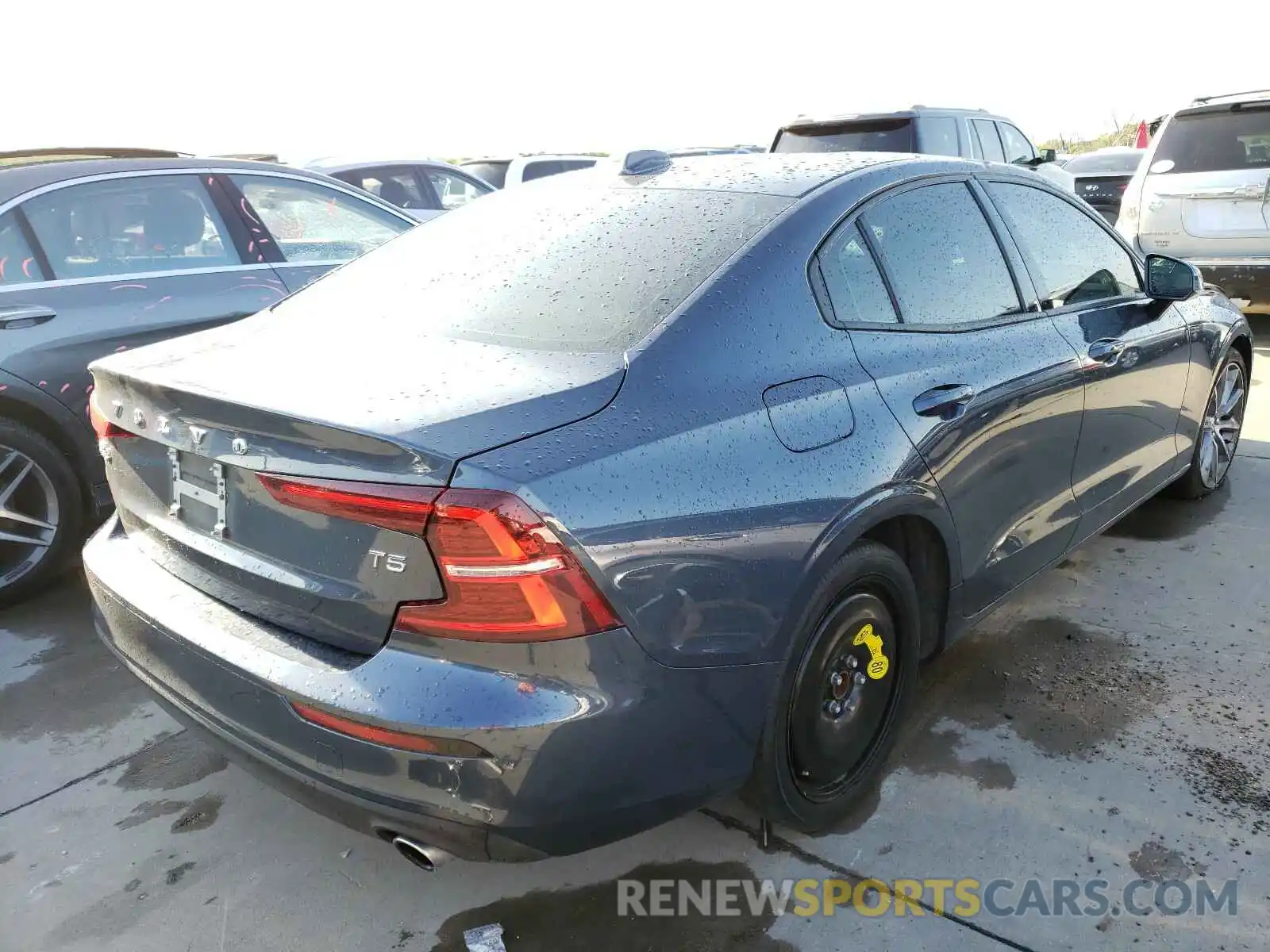 4 Photograph of a damaged car 7JR102FK4LG039227 VOLVO S60 2020